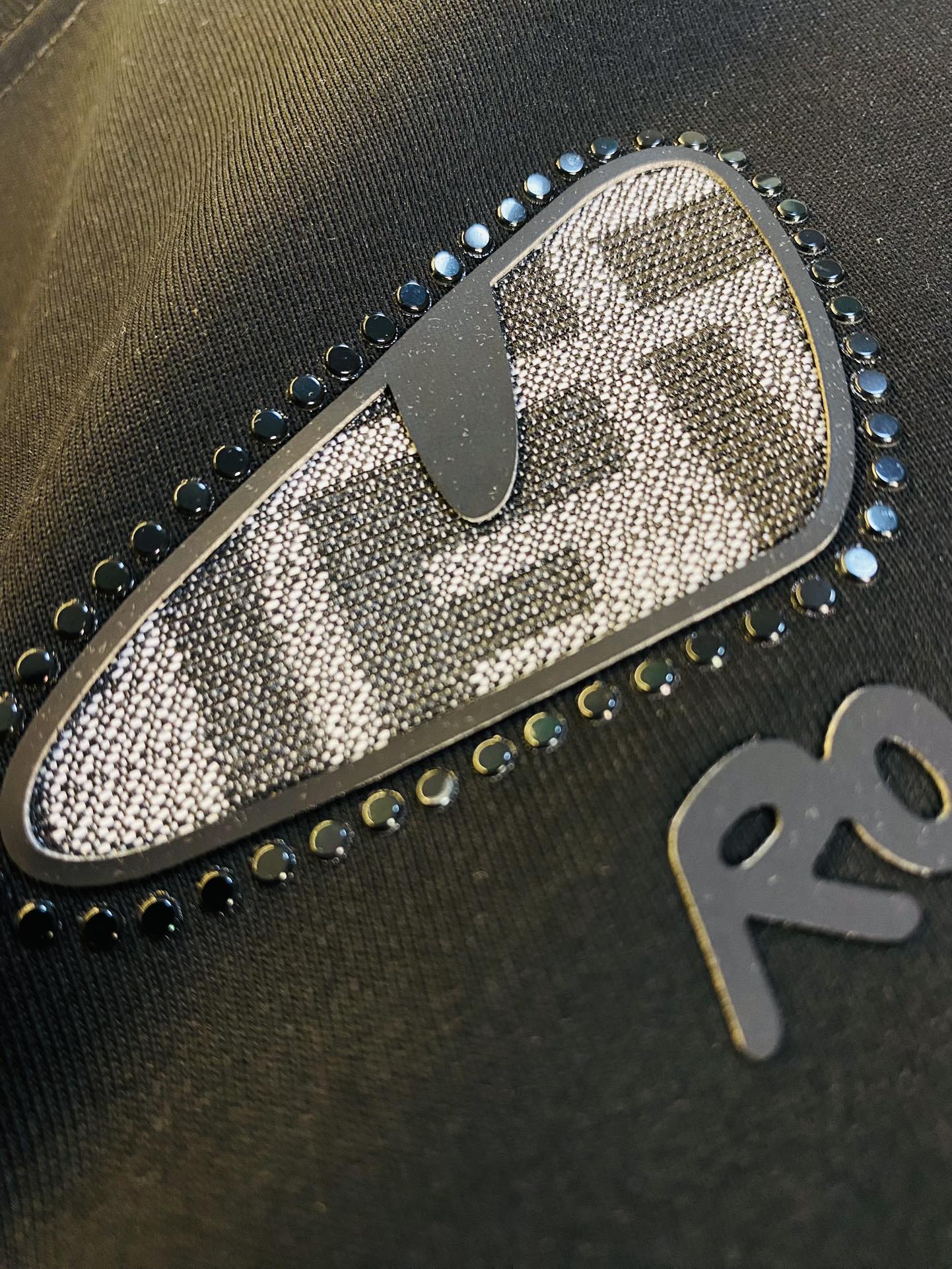 P250 🔥穿230斤 胖子福音 情侣装💞芬迪Fendi 原单品质 2025最新款 男装短袖T恤 精选专柜订制顶级🐥丝光棉🐥进口面料 所有细节做工完美1比1复刻 还原正品百分百 原版五金 高端订制辅料 原厂原标 上身效果超赞！码数偏大：M-4XL(175/130斤穿M)