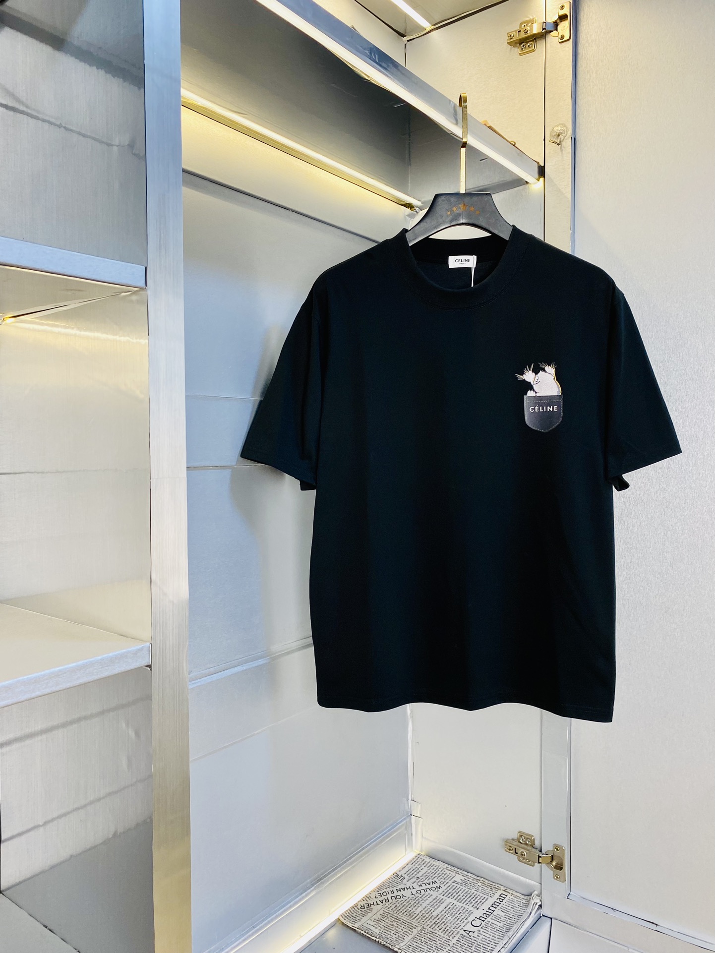 NO:474777,Wearing 210 pounds, Fatty Gospel, Couple suit, Celine, Original quality, 2025 latest style, Men's short-sleeved T-shirt, Selected counter custom-made top mercerized cotton imported fabric, all details are perfectly 1 to 1 replica, restore the authenticity 100% original hardware, high-end customized auxiliary materials, original factory original standard, the upper body effect is excellent!  M-3XL (175/130 catties M), celine, celine, T-shirt, tees, t-shirt, alexander wang19860909穿210斤 胖子福音 情侣装赛琳Celine 原单品质 2025最新款 男装短袖T恤 精选专柜订制顶级丝光棉进口面料 所有细节做工完美1比1复刻 还原正品百分百 原版五金 高端订制辅料 原厂原标 上身效果超赞！码数偏大M-3XL(175/130斤穿M),,celine,celine,T-shirt,tees，t-shirt,alexander wang,Men's clothing