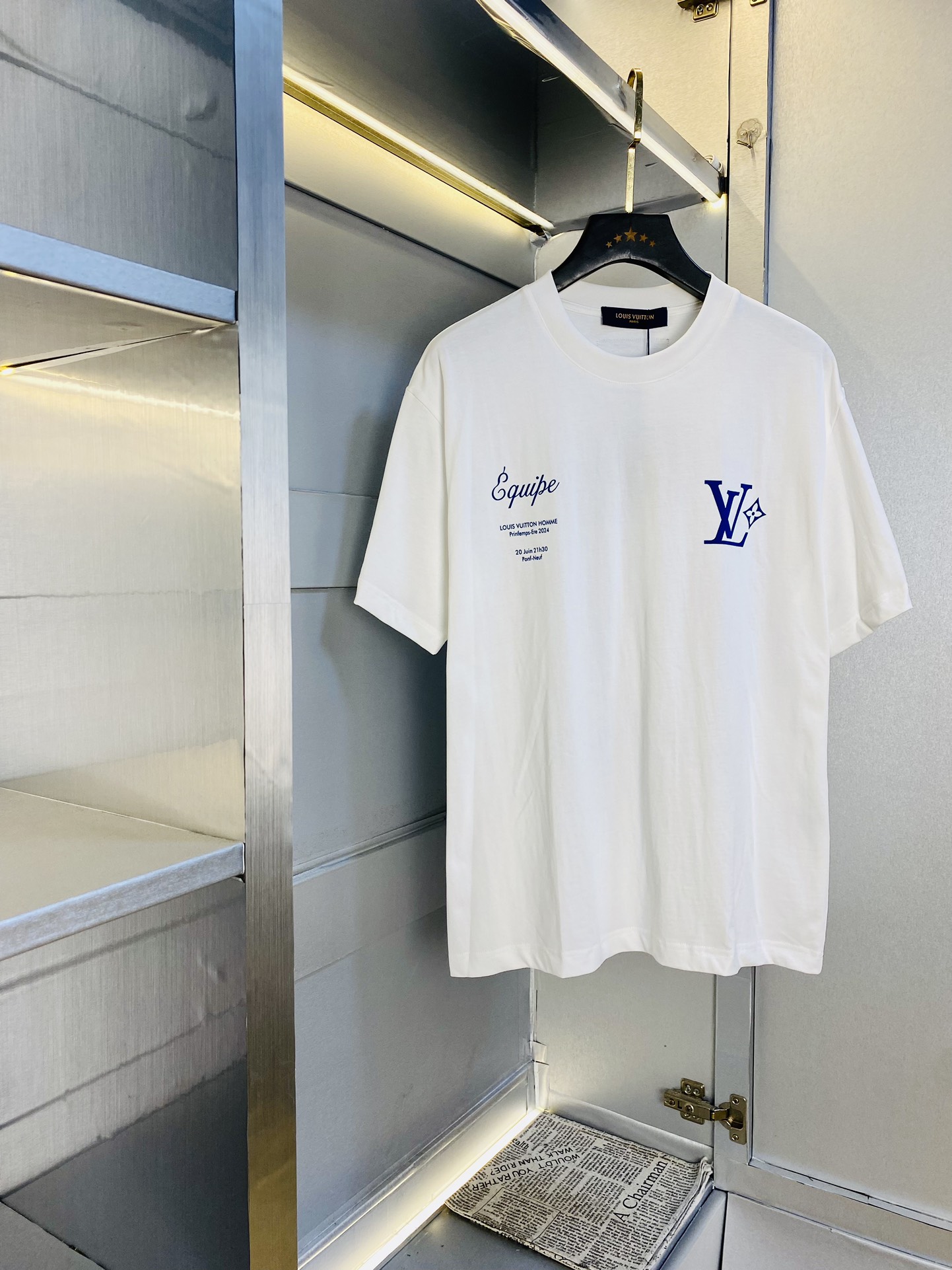 NO:147167,Wear 210 kilograms original order!  Fatty Gospel Couple Outfit Louis Vuitton Lv Original Quality Latest Short Sleeve T-shirt Five-quarter Sleeve Middle Sleeve Selected counter Customized top-grade cotton imported fabric with original wash mark!  Complete three standards, all the details are perfectly 1-to-1 reproduction, restore the authenticity 100% original hardware, high-end customized auxiliary materials, original factory original standards, excellent upper body effect!  The counter is large in size Xs-XL (175/130 catties wearing Xs), louis vuitton,louis vuitton,t-shirt,tees,t-shirt,alexander wang19860909穿210斤 原单货！胖子福音 情侣装路易威登Lv 原单品质 最新款 短袖T恤 五分袖中袖 精选专柜订制顶级纯棉进口面料 带原版洗水唛！三标齐全 所有细节做工完美1比1复刻 还原正品百分百 原版五金 高端订制辅料 原厂原标 上身效果超赞！专柜码数偏大Xs-XL(175/130斤穿Xs),,louis vuitton,louis vuitton,T-shirt,tees，t-shirt,alexander wang,Men's clothing