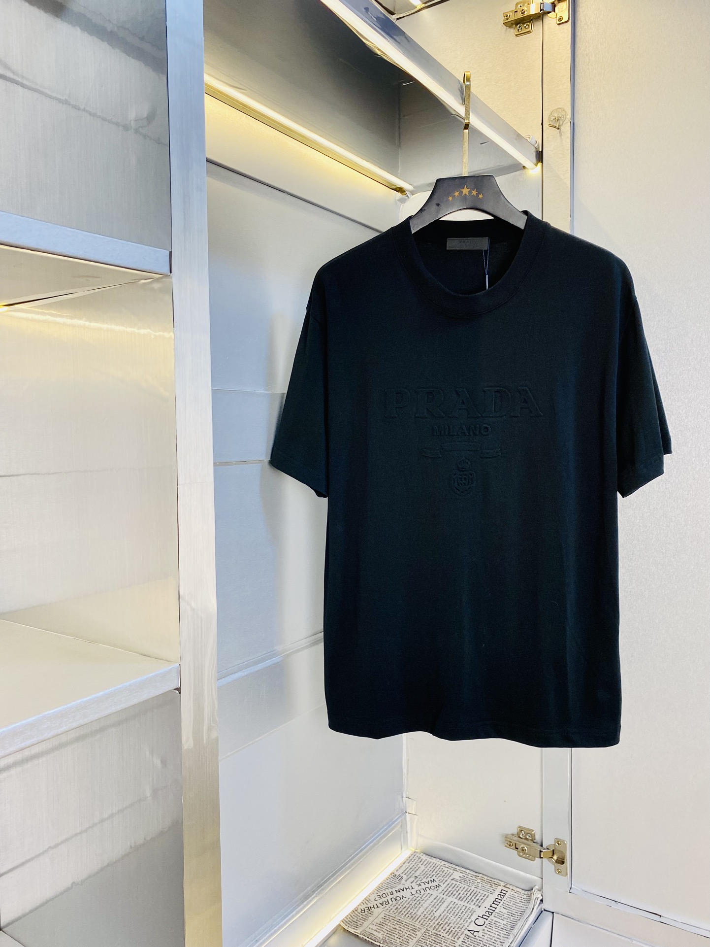 NO:147175,Wear 210 kilograms original order!  Fatty Gospel Couple Outfit Prada Prada Original Quality Latest Short Sleeve T-shirt Five-quarter Sleeve Middle Sleeve Selected counter Customized top-grade cotton imported fabric with original wash mark!  Complete three standards, all the details are perfectly 1-to-1 reproduction, restore the authenticity 100% original hardware, high-end customized auxiliary materials, original factory original standards, excellent upper body effect!  The counter code is relatively large Xs-XL (175/130 catties wearing Xs), prada, prada, T-shirt, tees, t-shirt, alexander wang19860909穿210斤 原单货！胖子福音 情侣装普拉达Prada 原单品质 最新款 短袖T恤 五分袖中袖 精选专柜订制顶级纯棉进口面料 带原版洗水唛！三标齐全 所有细节做工完美1比1复刻 还原正品百分百 原版五金 高端订制辅料 原厂原标 上身效果超赞！专柜码数偏大Xs-XL(175/130斤穿Xs),,prada,prada,T-shirt,tees，t-shirt,alexander wang,Men's clothing