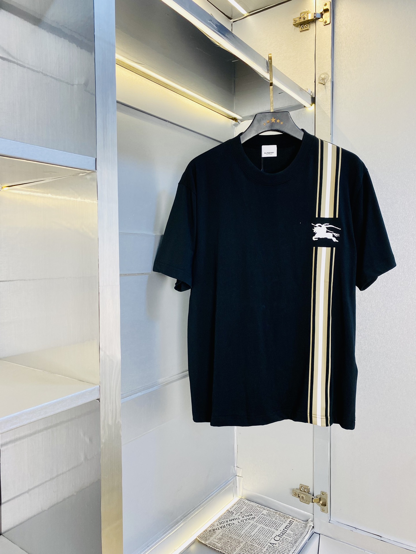 NO:147183,Wear 210 kilograms original order!  Fatty Gospel Couple Outfit Burberry Original Quality Latest Short Sleeve T-shirt Five-quarter Sleeve Middle Sleeve Selected counter Customized top-grade cotton imported fabric with original wash mark!  Complete three standards, all the details are perfectly 1-to-1 reproduction, restore the authenticity 100% original hardware, high-end customized auxiliary materials, original factory original standards, excellent upper body effect!  The counter is large in size Xs-XL (175/130 catties wearing Xs), burberry, burberry, T-shirt, tees, t-shirt, alexander wang19860909穿210斤 原单货！胖子福音 情侣装巴宝莉Burberry 原单品质 最新款 短袖T恤 五分袖中袖 精选专柜订制顶级纯棉进口面料 带原版洗水唛！三标齐全 所有细节做工完美1比1复刻 还原正品百分百 原版五金 高端订制辅料 原厂原标 上身效果超赞！专柜码数偏大Xs-XL(175/130斤穿Xs),,burberry,burberry,T-shirt,tees，t-shirt,alexander wang,Men's clothing