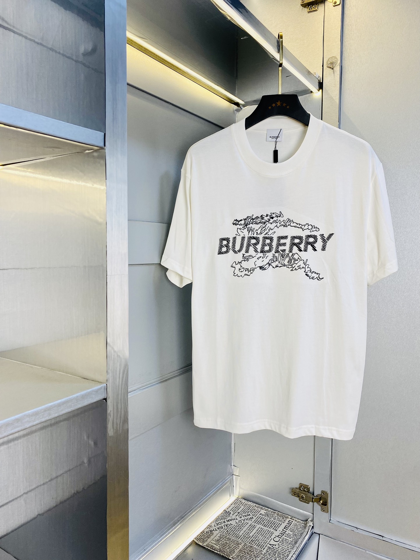 NO:519949,Wear 210 kilograms original order!  Fatty Gospel Couple Outfit Burberry Original Quality 2025 Latest Short Sleeve T-shirt Five-quarter Sleeve Middle Sleeve Selected counter Customized top-grade cotton imported fabric with original wash mark!  Complete three standards, all the details are perfectly 1-to-1 reproduction, restore the authenticity 100% original hardware, high-end customized auxiliary materials, original factory original standards, excellent upper body effect!  The counter is large in size Xs-XL (175/130 catties wearing Xs), burberry, burberry, T-shirt, tees, t-shirt, alexander wang19860909穿210斤 原单货！胖子福音 情侣装巴宝莉Burberry 原单品质 2025最新款 短袖T恤 五分袖中袖 精选专柜订制顶级纯棉进口面料 带原版洗水唛！三标齐全 所有细节做工完美1比1复刻 还原正品百分百 原版五金 高端订制辅料 原厂原标 上身效果超赞！专柜码数偏大Xs-XL(175/130斤穿Xs),,burberry,burberry,T-shirt,tees，t-shirt,alexander wang,Men's clothing