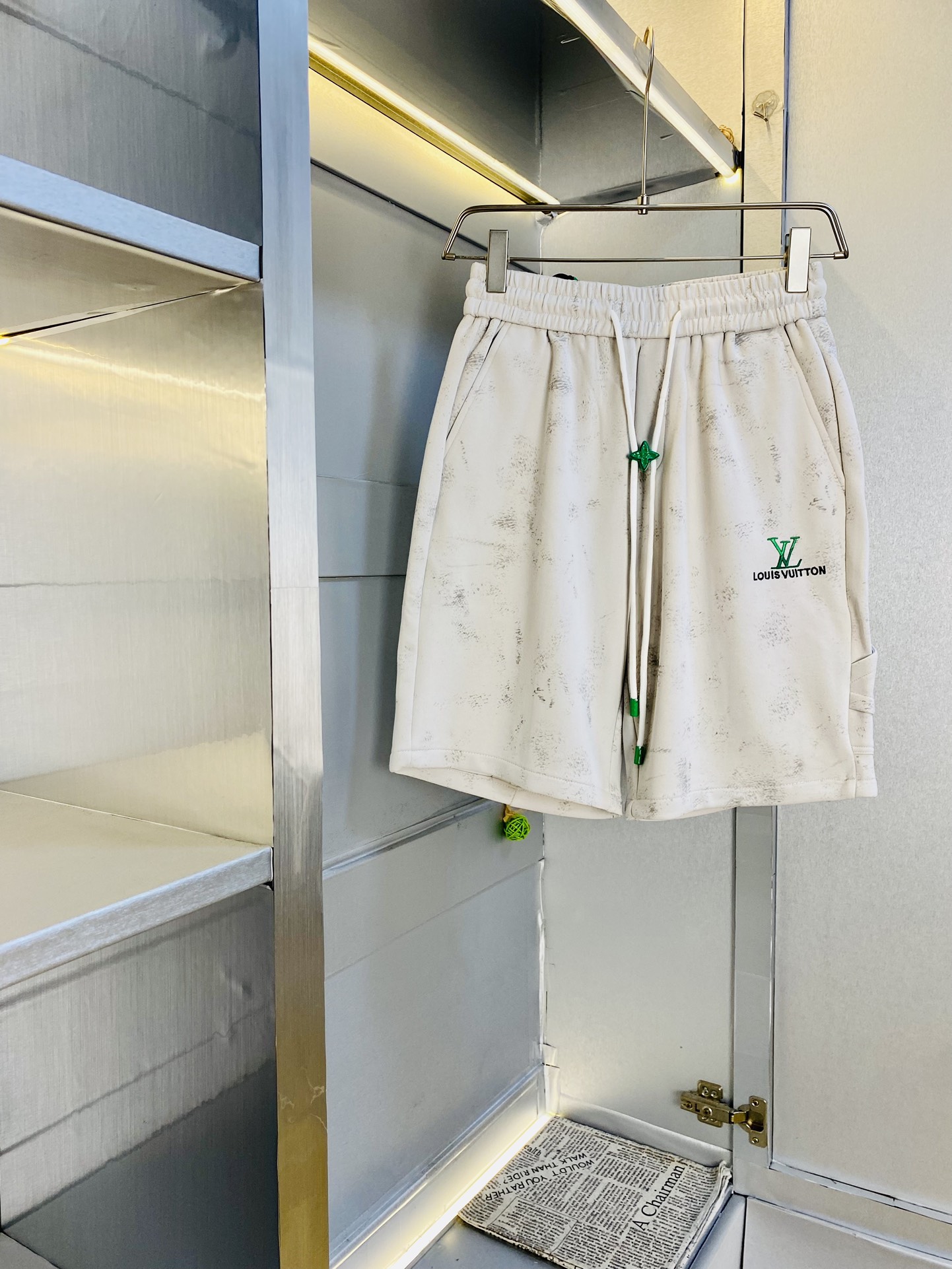 NO:509237,The gospel of the couple's fat man, 200 pounds to wear, Louis Vuitton Lv, a big recommendation!  The latest version of the 2025 summer essential counter series shorts, beach pants, five-quarter pants, casual pants, high-end customized original hardware. The upper body effect is super positive, the leg lines are fully demonstrated. The imported quick-drying fabric is provided by all customers. The texture is tight and delicate, the upper body is very comfortable and stylish, and it is extremely practical and versatile, which is very worth buying!  Requested recommendations from old customers!  Number of codes: M-3XL, louis vuitton,louis vuitton, shorts,alexander wang19860909情侣款胖子福音 200斤可穿 路易威登Lv 重磅推荐！2025夏季必备专柜系列最新款短裤沙滩裤五分裤休闲裤高端订制原版五金 上身效果超正,腿部线条完全得到彰显,全客供进口速干面料 纹理 紧致细腻,上身非常舒适有型,而且极为实穿百搭,非常值得入手！老客户必收推荐！ 码数:M-3XL,,louis vuitton,louis vuitton,shorts,alexander wang,Men's clothing