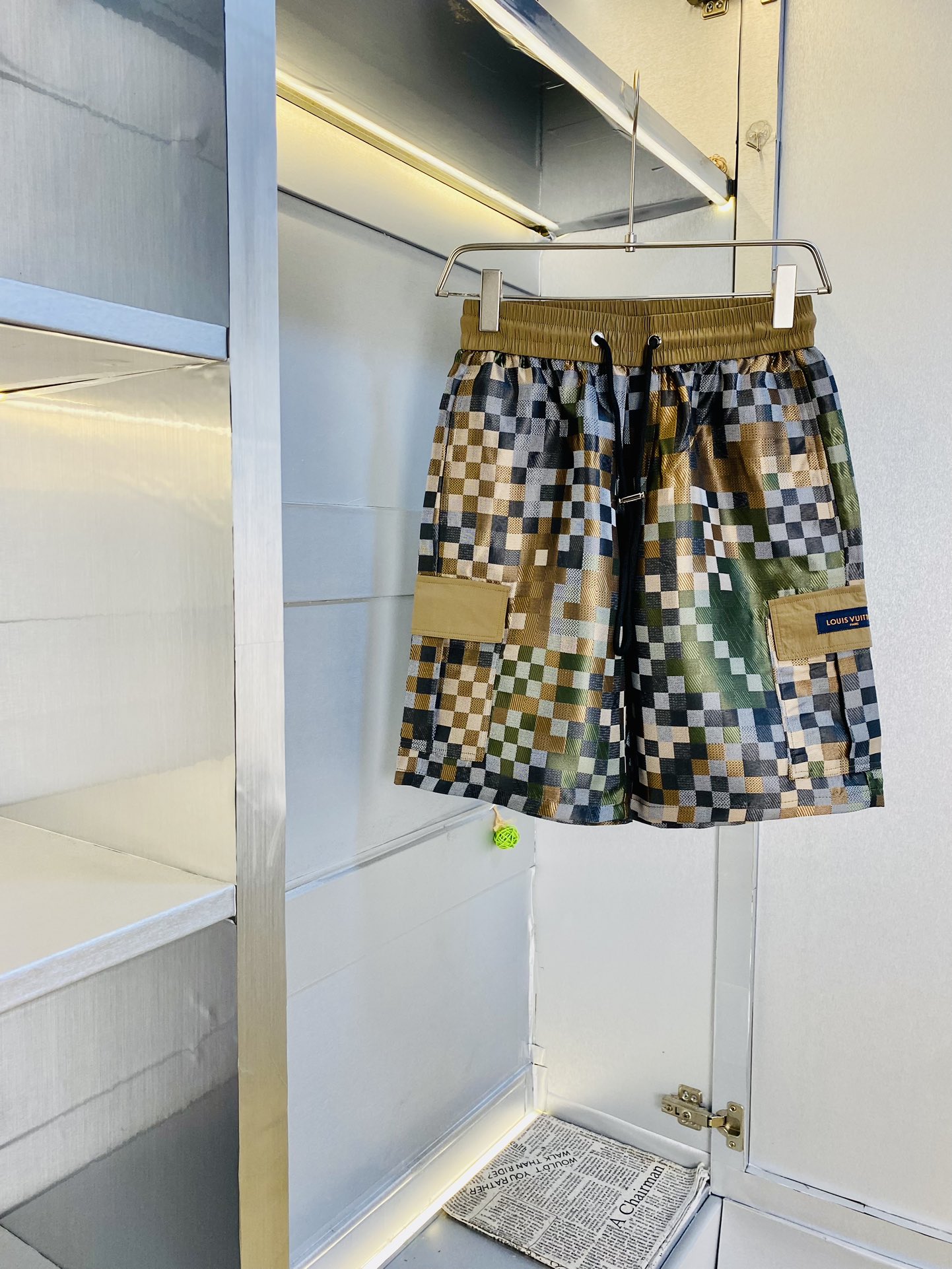 NO:147150,The gospel of the couple's fat man, pounds can be worn, Louis Vuitton Lv, a big recommendation!  The latest summer must-have counter series shorts, beach pants, five-quarter pants, casual pants, high-end customized original hardware. The upper body effect is super positive, the leg lines are fully demonstrated. The imported quick-drying fabric is provided by all customers. The texture is tight and delicate. The upper body is very comfortable and stylish, and it is extremely practical and versatile, which is very worth buying!  Requested recommendations from old customers!  Number of codes: M-3XL, louis vuitton,louis vuitton, shorts,alexander wang19860909情侣款胖子福音 斤可穿 路易威登Lv 重磅推荐！夏季必备专柜系列最新款短裤沙滩裤五分裤休闲裤高端订制原版五金 上身效果超正,腿部线条完全得到彰显,全客供进口速干面料 纹理 紧致细腻,上身非常舒适有型,而且极为实穿百搭,非常值得入手！老客户必收推荐！ 码数:M-3XL,,louis vuitton,louis vuitton,shorts,alexander wang,Men's clothing