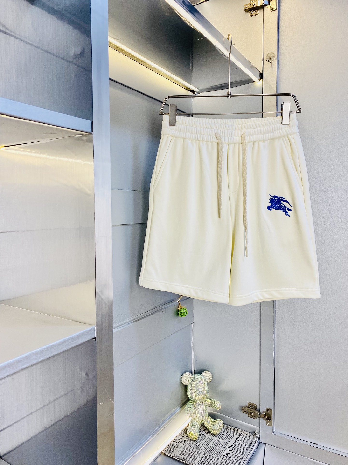 NO:469738,The gospel of Fatty Couple Style, 220 pounds to wear, Burberry Burberry, a big recommendation!  The latest version of the spring and summer essential counter series is shorts, beach pants, five-quarter pants, casual pants, high-end customized original hardware. The upper body has super positive effect and the leg lines are fully demonstrated. The imported quick-drying fabric is provided by all customers. The texture is tight and delicate. The upper body is very comfortable and stylish, and it is extremely practical and versatile, which is very worth buying!  Requested recommendations from old customers!  Code count: M-4XL, burberry, burberry, shorts, alexander wang19860909情侣款胖子福音 220斤可穿 巴宝莉Burberry 重磅推荐！春夏必备专柜系列最新款短裤沙滩裤五分裤休闲裤高端订制原版五金 上身效果超正,腿部线条完全得到彰显,全客供进口速干面料 纹理 紧致细腻,上身非常舒适有型,而且极为实穿百搭,非常值得入手！老客户必收推荐！ 码数:M-4XL,,burberry,burberry,shorts,alexander wang,Men's clothing