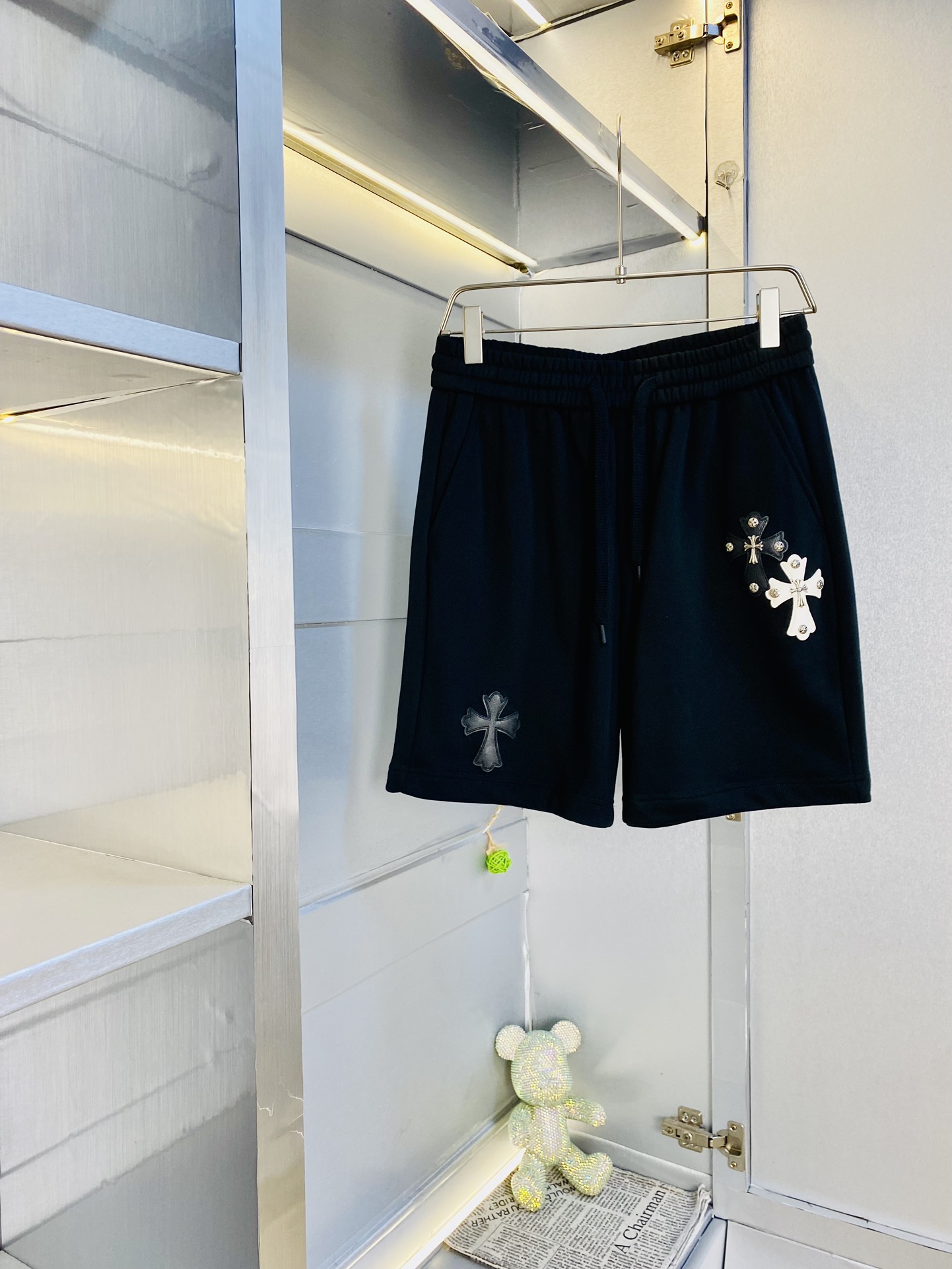 NO:424722,Gospel of Fatty Couple Style, 220 pounds to wear, Croxin Chrome Hearts is a big recommendation!  The latest version of the spring and summer essential counter series is shorts, beach pants, five-quarter pants, casual pants, high-end customized original hardware. The upper body has super positive effect and the leg lines are fully demonstrated. The imported quick-drying fabric is provided by all customers. The texture is tight and delicate. The upper body is very comfortable and stylish, and it is extremely practical and versatile, which is very worth buying!  Requested recommendations from old customers!  Number of codes: M-4XL, chrome hearts, chrome hearts, shorts, alexander wang19860909情侣款胖子福音 220斤可穿 克罗心Chrome Hearts重磅推荐！春夏必备专柜系列最新款短裤沙滩裤五分裤休闲裤高端订制原版五金 上身效果超正,腿部线条完全得到彰显,全客供进口速干面料 纹理 紧致细腻,上身非常舒适有型,而且极为实穿百搭,非常值得入手！老客户必收推荐！ 码数:M-4XL,,chrome hearts,chrome hearts,shorts,alexander wang,Men's clothing