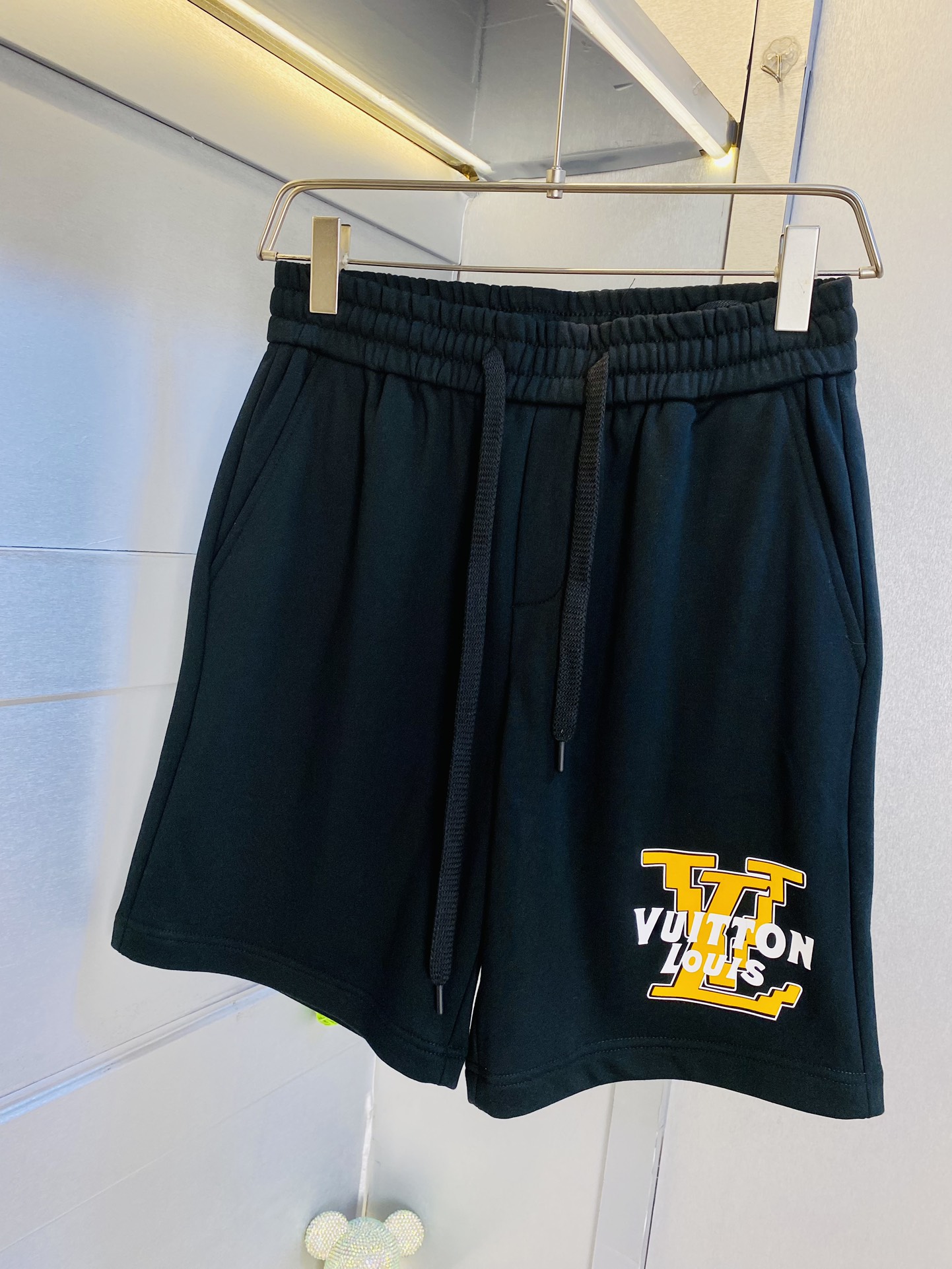 Alternative view of Louis Vuitton Shorts 09521