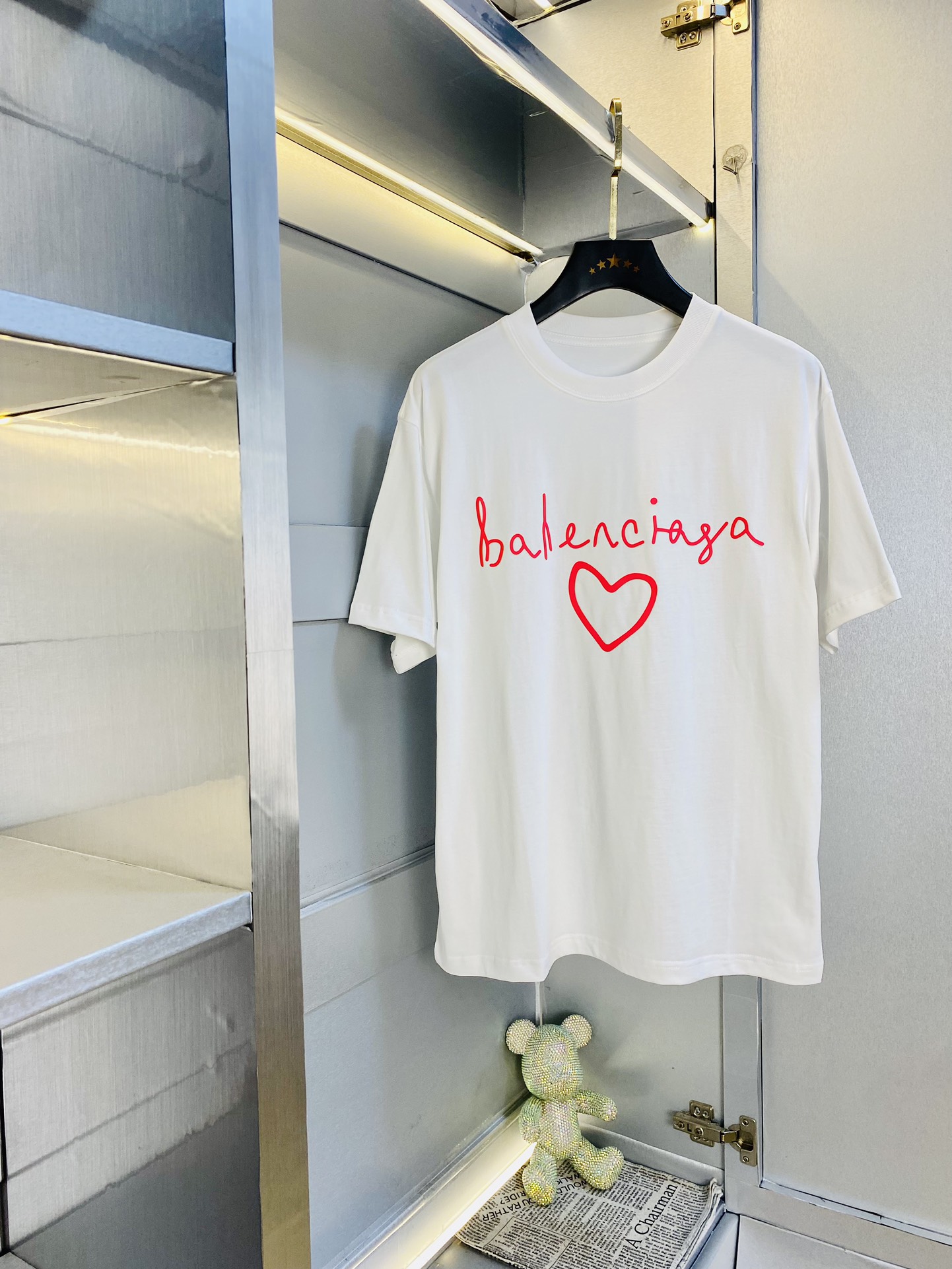 NO:147196,Wear 220 pounds, gospel of fat man, couple outfit Balenciaga, original quality, latest style, men's short-sleeved T-shirt, selected counter customized top mercerized cotton imported fabric, all details are perfectly 1 to 1 replica, restore the authentic 100% original hardware, high-end customized auxiliary materials, original factory original standard, excellent upper body effect!  M-3XL (175/130 catties M), balenciaga, balenciaga, T-shirt, tees, t-shirt, alexander wang19860909穿220斤 胖子福音 情侣装巴黎世家Balenciaga 原单品质 最新款 男装短袖T恤 精选专柜订制顶级丝光棉进口面料 所有细节做工完美1比1复刻 还原正品百分百 原版五金 高端订制辅料 原厂原标 上身效果超赞！码数偏大M-3XL(175/130斤穿M),,balenciaga,balenciaga,T-shirt,tees，t-shirt,alexander wang,Men's clothing