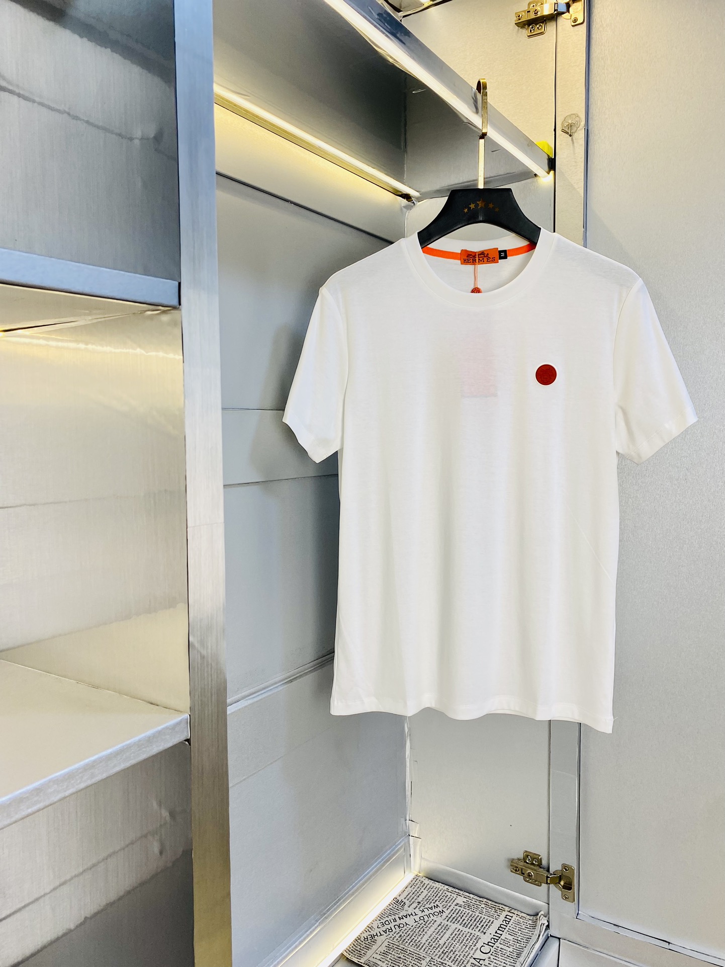 NO:154238,The same style on the official website can wear 210 kilograms. Hermes Hermes original single quality. The latest round neck short-sleeved T-shirt in 2025. Selected counter custom-made top-grade double mercerized cotton imported fabric. All details are perfectly 100% replicated. Original hardware. High-end customized auxiliary materials. Original original mark. The upper body effect is excellent. Number of codes: M-4XL,,hermes,hermes,T-shirt,tees,t-shirt,alexander wang.19860909官网同款可穿210斤 爱马仕Hermes 原单品质 2025最新款圆领短袖T恤 精选专柜订制顶级双丝光棉进口面料 所有细节做工完美1比1复刻 还原正品百分百 原版五金 高端订制辅料 原厂原标 上身效果超赞 码数 M-4XL,,hermes,hermes,T-shirt,tees，t-shirt,alexander wang,Men's clothing