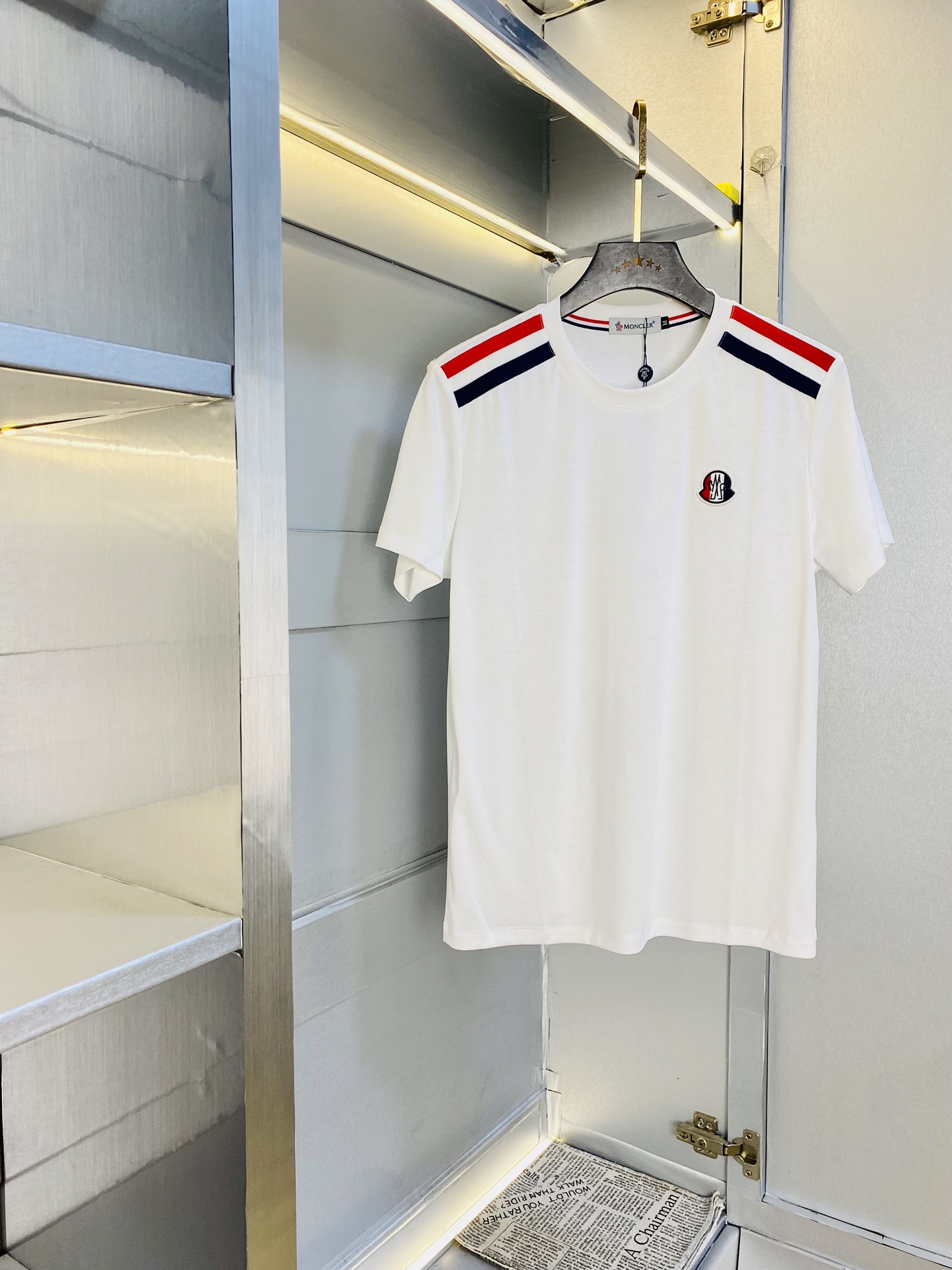 NO:154242,The same style on the official website can wear 210 kilograms. The original single quality. The latest round neck short-sleeved T-shirt in 2025. The top-grade double mercerized cotton imported fabric is customized for special counters. All details are perfectly 100% replicated. The original hardware. High-end customized auxiliary materials. Original original mark. The upper body effect is excellent. Number of codes. M-4XL,,christian louboutin,Moncler,T-shirt,tees,t-shirt,alexander wang.19860909官网同款可穿210斤 蒙口Moncler 原单品质 2025最新款圆领短袖T恤 精选专柜订制顶级双丝光棉进口面料 所有细节做工完美1比1复刻 还原正品百分百 原版五金 高端订制辅料 原厂原标 上身效果超赞 码数 M-4XL,,christian louboutin,Moncler,T-shirt,tees，t-shirt,alexander wang,Men's clothing