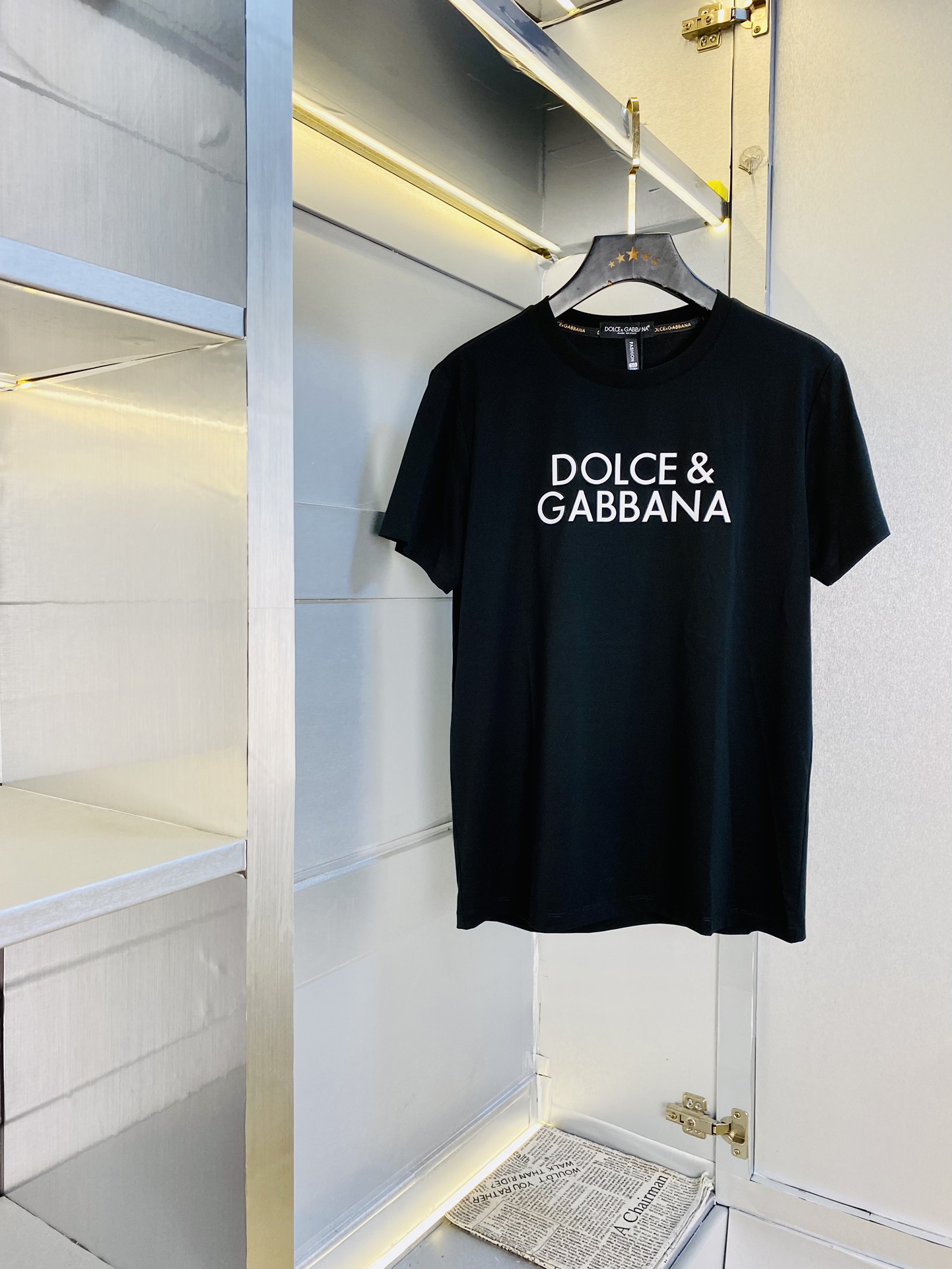 NO:469684,The same style on the official website can wear 210 catties. Dolce & Gabbana DG. Original quality. The latest round neck short-sleeved T-shirt. Selected counter customized top-grade double mercerized cotton imported fabric. All details are perfectly 100% replicated. Original hardware. High-end customized auxiliary materials. Original original mark. Excellent upper body effect. Number of codes. M-4XL,,Dolce & Gabbana,T-shirt,tees,t-shirt,alexander wang.19860909官网同款可穿210斤 杜嘉班纳DG 原单品质 最新款圆领短袖T恤 精选专柜订制顶级双丝光棉进口面料 所有细节做工完美1比1复刻 还原正品百分百 原版五金 高端订制辅料 原厂原标 上身效果超赞 码数 M-4XL,,Dolce&Gabbana,T-shirt,tees，t-shirt,alexander wang,Men's clothing