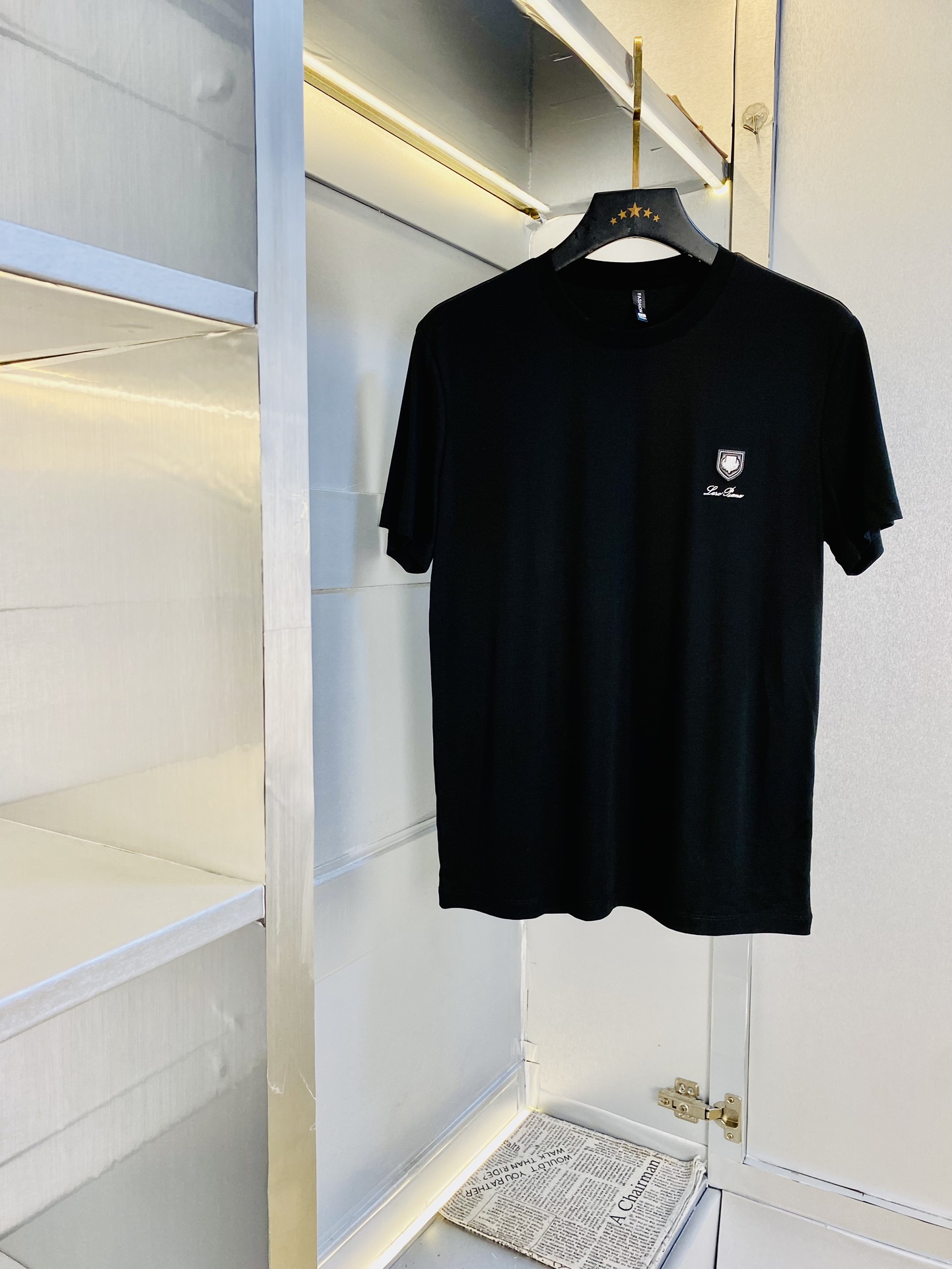 NO:509231,The same style on the official website can wear 210 catties. Nuoyoupianya Lp. Original single quality. The latest round neck short-sleeved T-shirt in 2025. Selected counter custom-made top-grade double mercerized cotton imported fabric. All details are perfectly 100% replicated. Original hardware. High-end customized auxiliary materials. Original original mark. Excellent upper body effect. Number of codes. M-4XL,,loro piano,T-shirt,tees,t-shirt,alexander wang.19860909官网同款可穿210斤 诺悠翩雅Lp 原单品质 2025最新款圆领短袖T恤 精选专柜订制顶级双丝光棉进口面料 所有细节做工完美1比1复刻 还原正品百分百 原版五金 高端订制辅料 原厂原标 上身效果超赞 码数 M-4XL,,loro piana,T-shirt,tees，t-shirt,alexander wang,Men's clothing