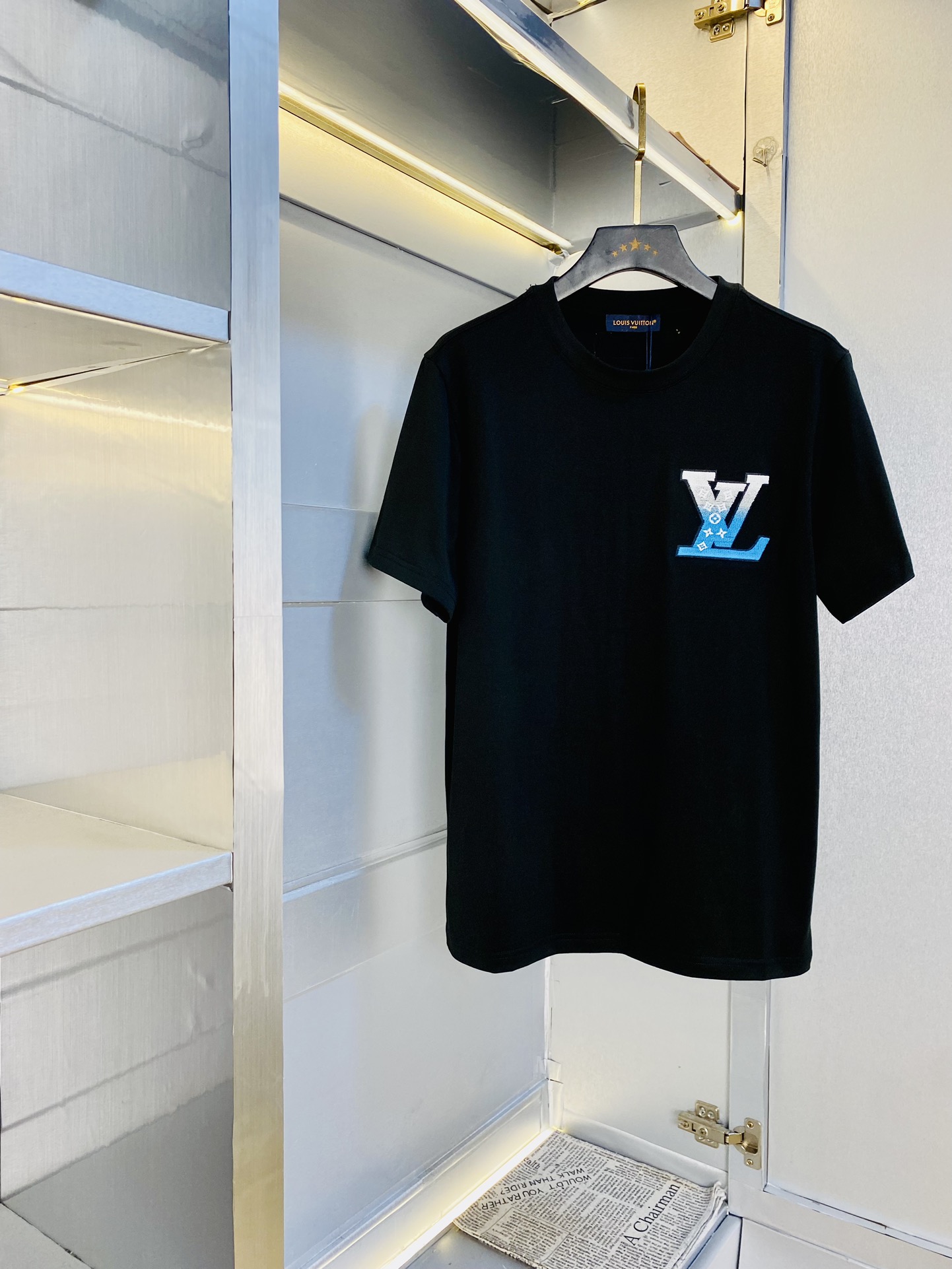 NO:509245,Wearing 210 pounds, Fatty Gospel, couple outfit Louis Vuitton Lv, original single quality, latest 2025 men's short-sleeved T-shirt, selected counter customized top mercerized cotton imported fabric, all details are perfectly 1 to 1 replica, restore the authentic 100% original hardware, high-end customized auxiliary materials, original factory original standard, excellent upper body effect!  S-XXL (170/130 catties wear S), louis vuitton,louis vuitton,t-shirt,tees,t-shirt,alexander wang19860909穿210斤 胖子福音 情侣装路易威登Lv 原单品质 2025最新款 男装短袖T恤 精选专柜订制顶级丝光棉进口面料 所有细节做工完美1比1复刻 还原正品百分百 原版五金 高端订制辅料 原厂原标 上身效果超赞！码数偏大S-XXL(170/130斤穿S),,louis vuitton,louis vuitton,T-shirt,tees，t-shirt,alexander wang,Men's clothing