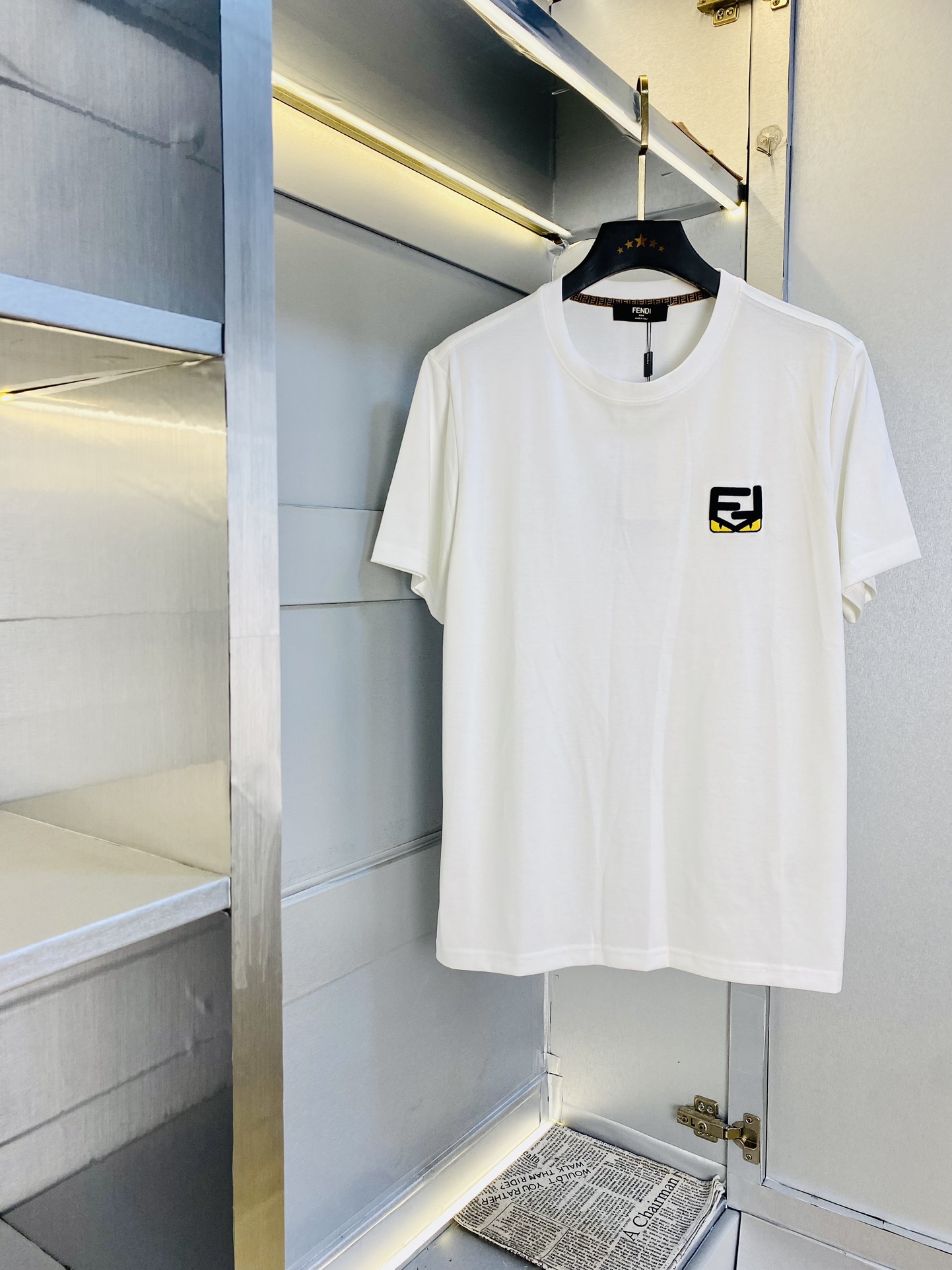 NO:480868,Wear 210 pounds, Fatty Gospel, Couple outfit Fendi, Original quality, 2025 latest style, Men's short-sleeved T-shirt, Selected counter custom-made top mercerized cotton imported fabric, all details are perfectly 1 to 1 replica, restore the authentic 100% original hardware, high-end customized auxiliary materials, original factory original standard, the upper body effect is excellent!  S-XXL (170/130 catties wear S), fendi, fendi, T-shirt, tees, t-shirt, alexander wang19860909穿210斤 胖子福音 情侣装芬迪Fendi 原单品质 2025最新款 男装短袖T恤 精选专柜订制顶级丝光棉进口面料 所有细节做工完美1比1复刻 还原正品百分百 原版五金 高端订制辅料 原厂原标 上身效果超赞！码数偏大S-XXL(170/130斤穿S),,fendi,fendi,T-shirt,tees，t-shirt,alexander wang,Men's clothing