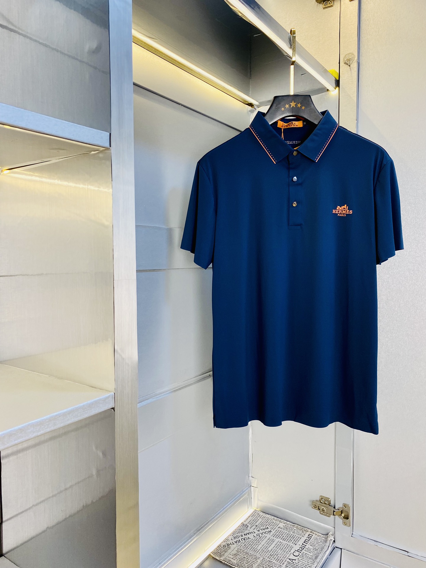 NO:508276,The original single item can be worn 210 kilograms Hermes original single quality latest style men's lapel short-sleeved T-shirt with high-end printed workmanship!  Selected counters to customize the top-grade double mercerized bead flooring fabric. All details are perfectly crafted and replicated 100% authentic. Original hardware, high-end customized auxiliary materials, original factory original standard, excellent upper body effect!  Code number M-4XL, hermes, hermes, T-shirt,tees, t-shirt,alexander wang19860909原单货可穿210斤 爱马仕Hermes 原单品质 最新款 男装翻领短袖T恤 高级印花做工！精选专柜订制顶级双丝光珠地棉进口面料 所有细节做工完美1比1复刻 还原正品百分百 原版五金 高端订制辅料 原厂原标 上身效果超赞！码数M-4XL,,hermes,hermes,T-shirt,tees，t-shirt,alexander wang,Men's clothing