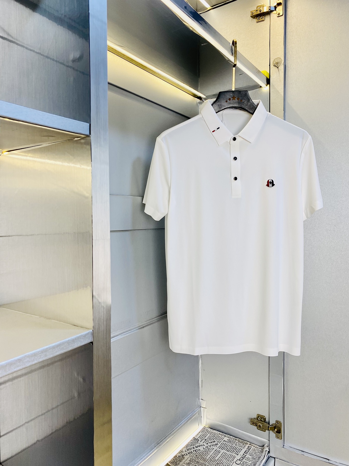 NO:446715,Original single product can wear 210 catties, masked Moncler, original single quality, latest style, men's lapel short-sleeved T-shirt, high-end printed workmanship!  Selected counters to customize the top-grade double mercerized bead flooring fabric. All details are perfectly crafted and replicated 100% authentic. Original hardware, high-end customized auxiliary materials, original factory original standard, excellent upper body effect!  Code number M-4XL, Moncler, T-shirt,tees, t-shirt,alexander wang19860909原单货可穿210斤 蒙口Moncler 原单品质 最新款 男装翻领短袖T恤 高级印花做工！精选专柜订制顶级双丝光珠地棉进口面料 所有细节做工完美1比1复刻 还原正品百分百 原版五金 高端订制辅料 原厂原标 上身效果超赞！码数M-4XL,,Moncler,T-shirt,tees，t-shirt,alexander wang,Men's clothing