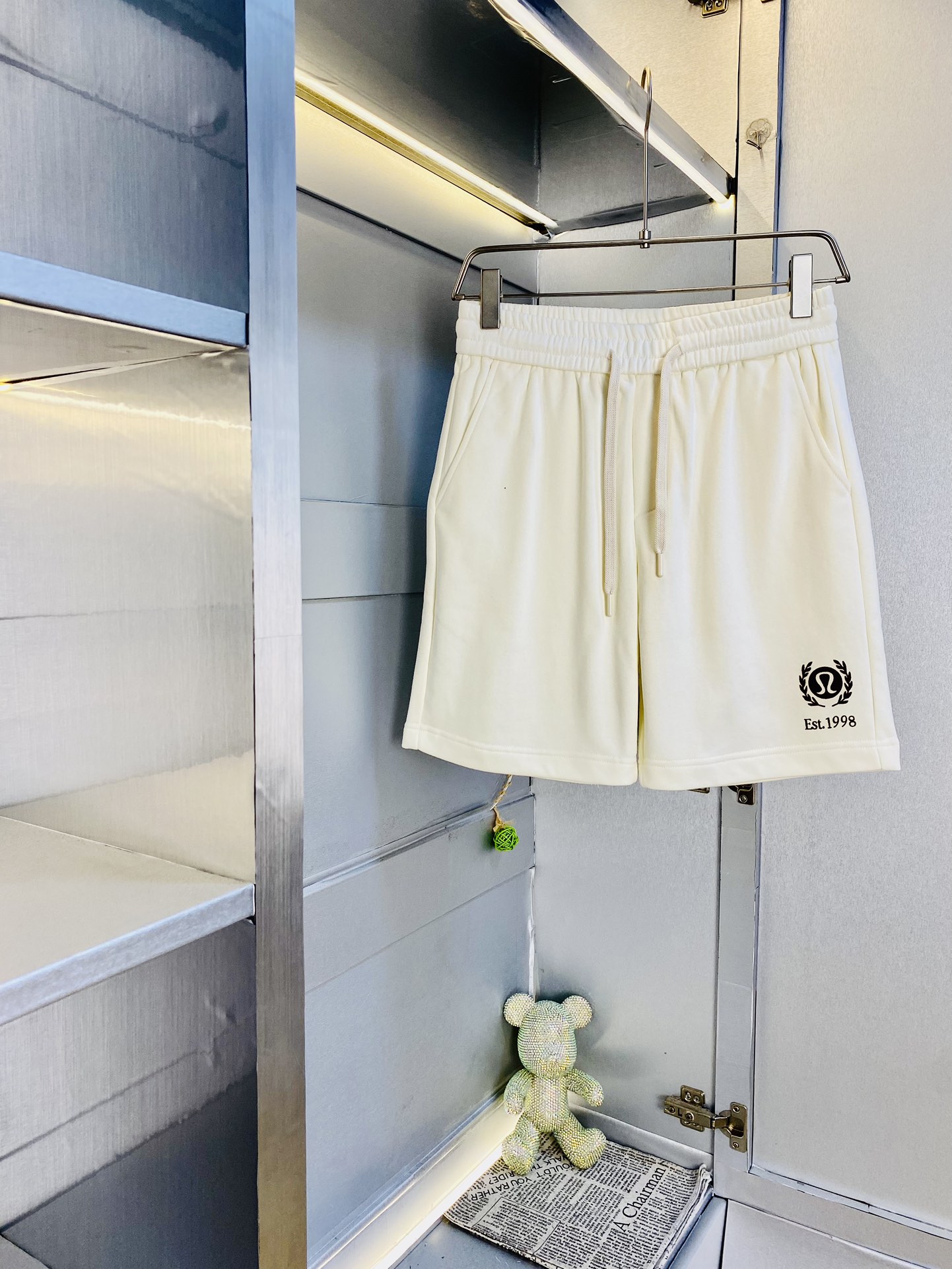 NO:160507,The Gospel of Fatty Couple Style 220 pounds to wear Lululemon Lululemon is a big recommendation!  The latest version of the 2025 Spring and Summer must-have counter series of shorts, beach pants, five-quarter pants, casual pants, high-end customized original hardware. The upper body effect is super positive, the leg lines are fully demonstrated. The imported quick-drying fabric is provided by all customers. The texture is tight and delicate, the upper body is very comfortable and stylish, and it is extremely practical and versatile, which is very worth buying!  Requested recommendations from old customers!  Number of codes: M-4XL, shorts, alexander wang19860909情侣款胖子福音 220斤可穿 露露乐檬Lululemon 重磅推荐！2025春夏必备专柜系列最新款短裤沙滩裤五分裤休闲裤高端订制原版五金 上身效果超正,腿部线条完全得到彰显,全客供进口速干面料 纹理 紧致细腻,上身非常舒适有型,而且极为实穿百搭,非常值得入手！老客户必收推荐！ 码数:M-4XL,,shorts,alexander wang,Men's clothing