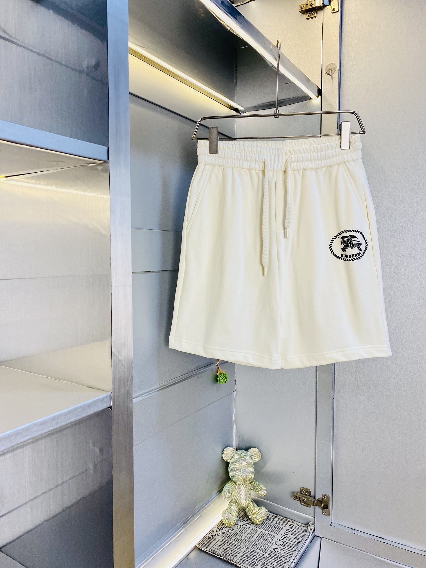 NO:160509,The gospel of Fatty Couple Style, 220 pounds to wear, Burberry Burberry, a big recommendation!  The latest version of the 2025 Spring and Summer must-have counter series of shorts, beach pants, five-quarter pants, casual pants, high-end customized original hardware. The upper body effect is super positive, the leg lines are fully demonstrated. The imported quick-drying fabric is provided by all customers. The texture is tight and delicate, the upper body is very comfortable and stylish, and it is extremely practical and versatile, which is very worth buying!  Requested recommendations from old customers!  Code count: M-4XL, burberry, burberry, shorts, alexander wang19860909情侣款胖子福音 220斤可穿 巴宝莉Burberry 重磅推荐！2025春夏必备专柜系列最新款短裤沙滩裤五分裤休闲裤高端订制原版五金 上身效果超正,腿部线条完全得到彰显,全客供进口速干面料 纹理 紧致细腻,上身非常舒适有型,而且极为实穿百搭,非常值得入手！老客户必收推荐！ 码数:M-4XL,,burberry,burberry,shorts,alexander wang,Men's clothing