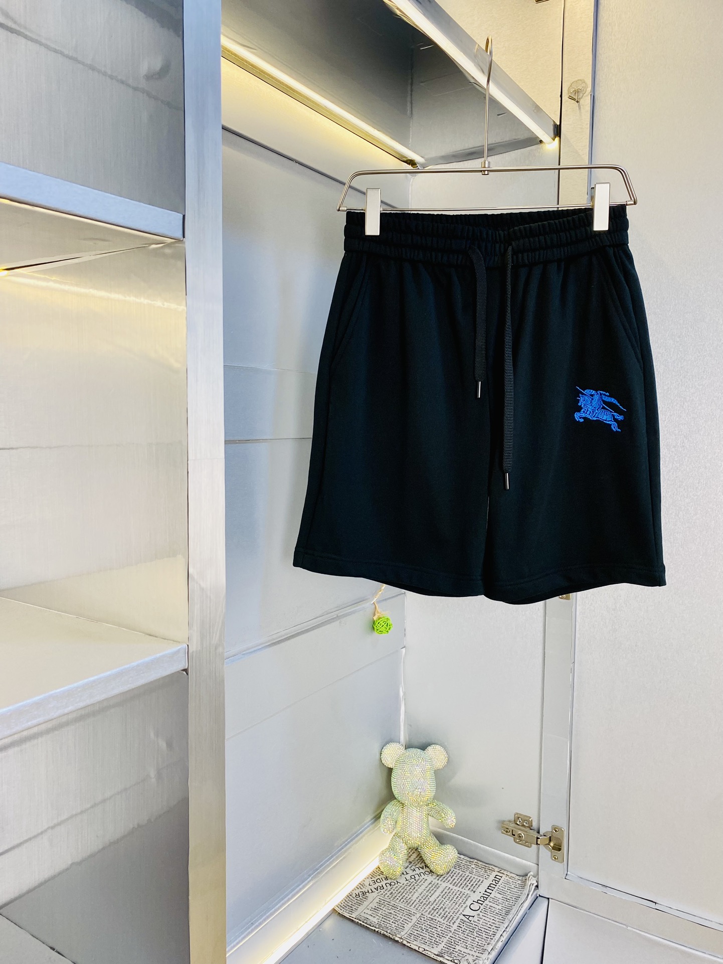 NO:154256,The gospel of Fatty Couple Style, 220 pounds to wear, Burberry Burberry, a big recommendation!  The latest version of the 2025 Spring and Summer must-have counter series of shorts, beach pants, five-quarter pants, casual pants, high-end customized original hardware. The upper body effect is super positive, the leg lines are fully demonstrated. The imported quick-drying fabric is provided by all customers. The texture is tight and delicate, the upper body is very comfortable and stylish, and it is extremely practical and versatile, which is very worth buying!  Requested recommendations from old customers!  Code count: M-4XL, burberry, burberry, shorts, alexander wang19860909情侣款胖子福音 220斤可穿 巴宝莉Burberry 重磅推荐！2025春夏必备专柜系列最新款短裤沙滩裤五分裤休闲裤高端订制原版五金 上身效果超正,腿部线条完全得到彰显,全客供进口速干面料 纹理 紧致细腻,上身非常舒适有型,而且极为实穿百搭,非常值得入手！老客户必收推荐！ 码数:M-4XL,,burberry,burberry,shorts,alexander wang,Men's clothing