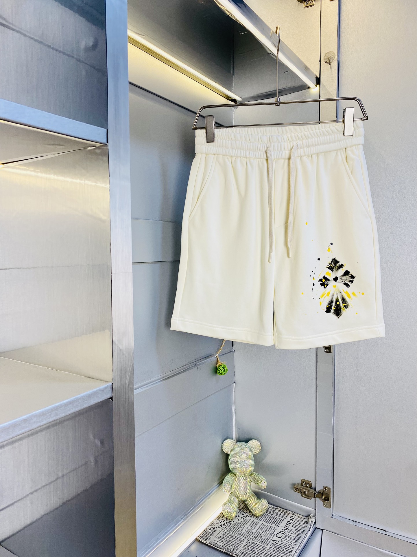 NO:160510,The Gospel of Fatty Couple Style 220 pounds to wear. Chrome Hearts is a big recommendation!  The latest version of the 2025 Spring and Summer must-have counter series of shorts, beach pants, five-quarter pants, casual pants, high-end customized original hardware. The upper body effect is super positive, the leg lines are fully demonstrated. The imported quick-drying fabric is provided by all customers. The texture is tight and delicate, the upper body is very comfortable and stylish, and it is extremely practical and versatile, which is very worth buying!  Requested recommendations from old customers!  Number of codes: M-4XL, chrome hearts, chrome hearts, shorts, alexander wang19860909情侣款胖子福音 220斤可穿 克罗心Chrome Hearts 重磅推荐！2025春夏必备专柜系列最新款短裤沙滩裤五分裤休闲裤高端订制原版五金 上身效果超正,腿部线条完全得到彰显,全客供进口速干面料 纹理 紧致细腻,上身非常舒适有型,而且极为实穿百搭,非常值得入手！老客户必收推荐！ 码数:M-4XL,,chrome hearts,chrome hearts,shorts,alexander wang,Men's clothing