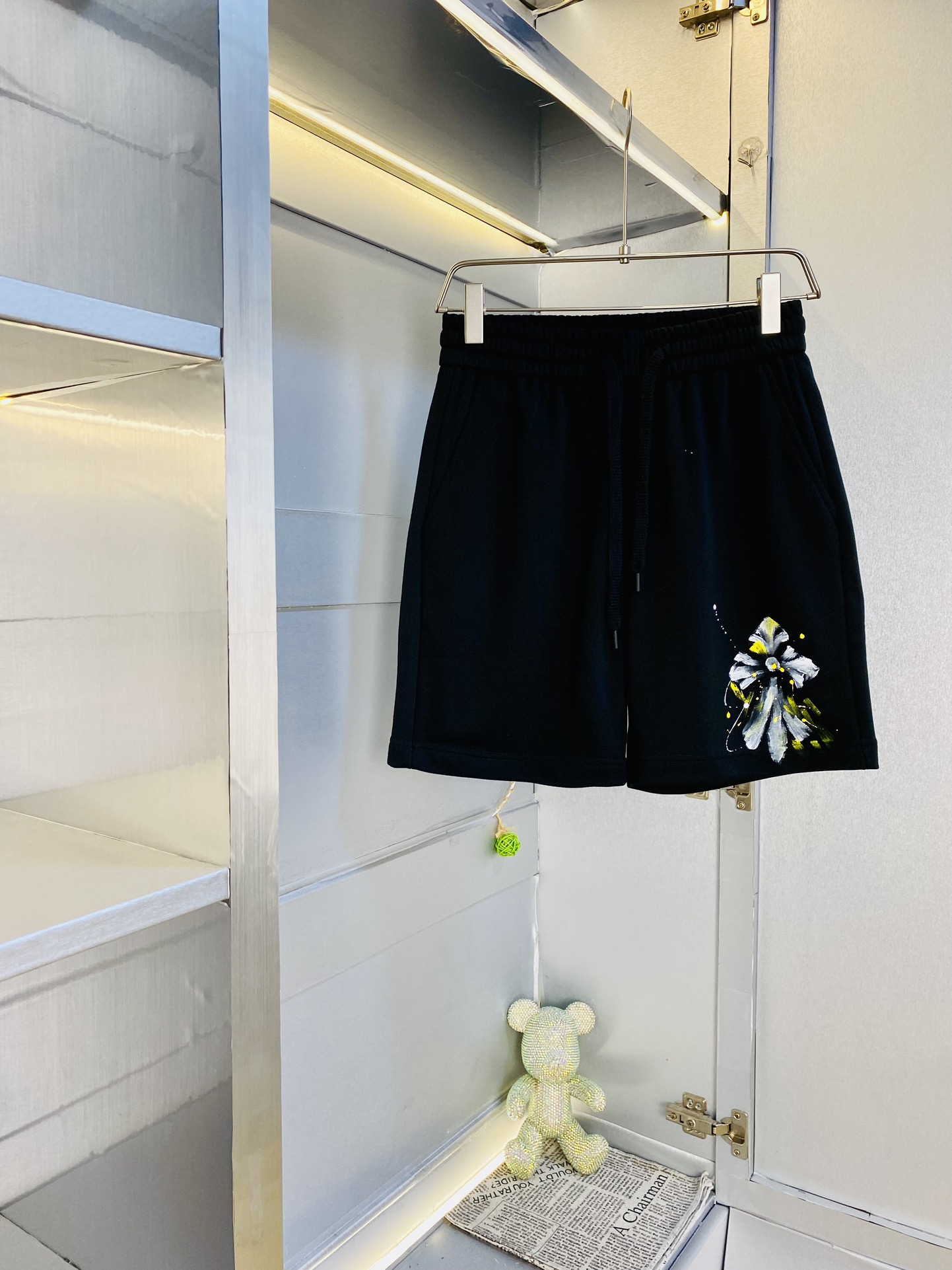 NO:154255,The Gospel of Fatty Couple Style 220 pounds to wear. Chrome Hearts is a big recommendation!  The latest version of the 2025 Spring and Summer must-have counter series of shorts, beach pants, five-quarter pants, casual pants, high-end customized original hardware. The upper body effect is super positive, the leg lines are fully demonstrated. The imported quick-drying fabric is provided by all customers. The texture is tight and delicate, the upper body is very comfortable and stylish, and it is extremely practical and versatile, which is very worth buying!  Requested recommendations from old customers!  Number of codes: M-4XL, chrome hearts, chrome hearts, shorts, alexander wang19860909情侣款胖子福音 220斤可穿 克罗心Chrome Hearts 重磅推荐！2025春夏必备专柜系列最新款短裤沙滩裤五分裤休闲裤高端订制原版五金 上身效果超正,腿部线条完全得到彰显,全客供进口速干面料 纹理 紧致细腻,上身非常舒适有型,而且极为实穿百搭,非常值得入手！老客户必收推荐！ 码数:M-4XL,,chrome hearts,chrome hearts,shorts,alexander wang,Men's clothing