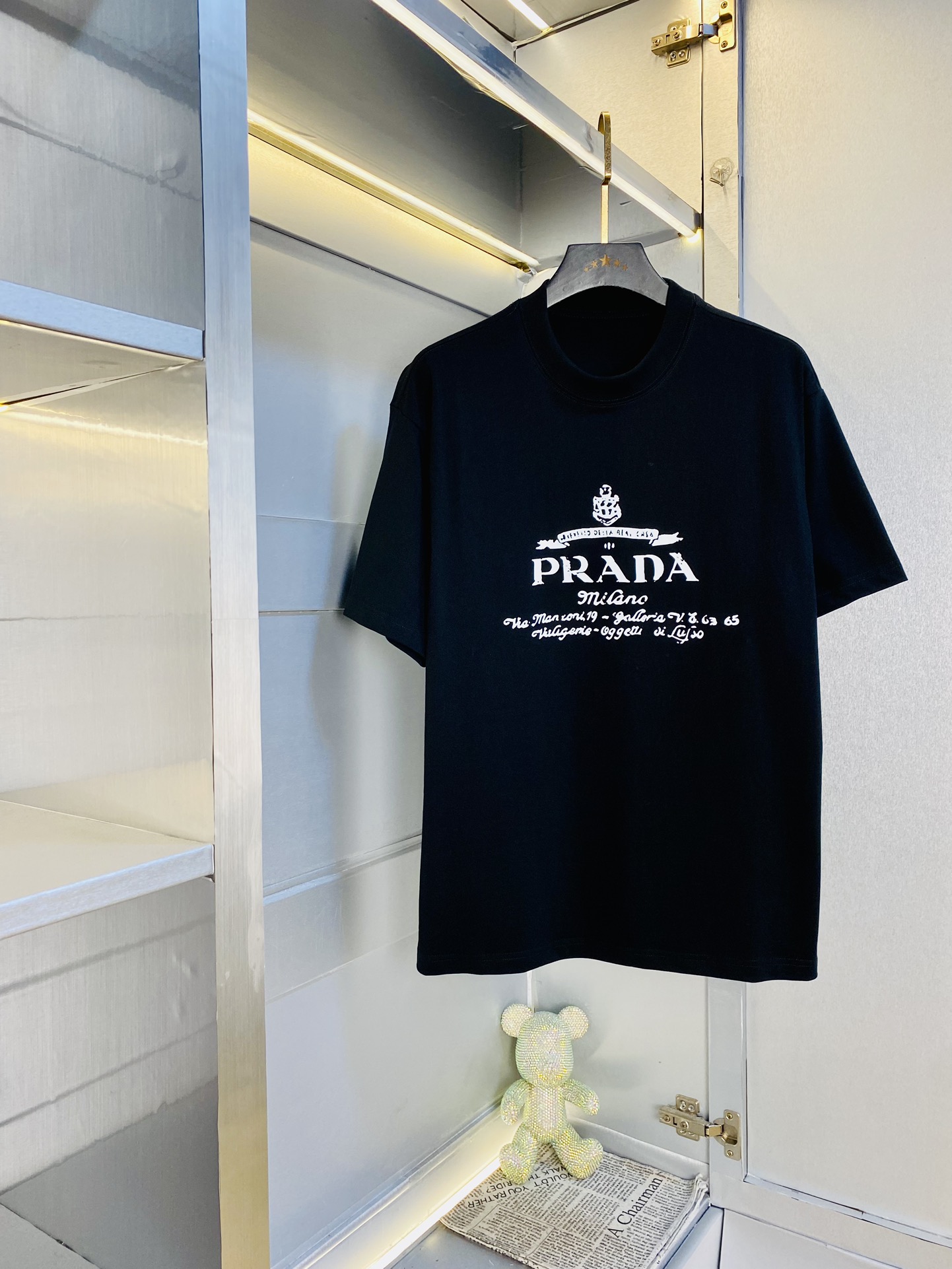 NO:463028,Wear 240 pounds, Fatty Gospel, Couple outfit Prada Prada Original quality, 2025 latest style, men's short-sleeved T-shirt, selected counter customized top mercerized cotton imported fabric, all details are perfectly 1 to 1 replica, restore the authentic 100% original hardware, high-end customized auxiliary materials, original factory original standard, excellent upper body effect!  S-3XL (175/130 catties S), prada, prada, T-shirt, tees, t-shirt, alexander wang19860909穿240斤 胖子福音 情侣装普拉达Prada 原单品质 2025最新款 男装短袖T恤 精选专柜订制顶级丝光棉进口面料 所有细节做工完美1比1复刻 还原正品百分百 原版五金 高端订制辅料 原厂原标 上身效果超赞！码数偏大S-3XL(175/130斤穿S),,prada,prada,T-shirt,tees，t-shirt,alexander wang,Men's clothing