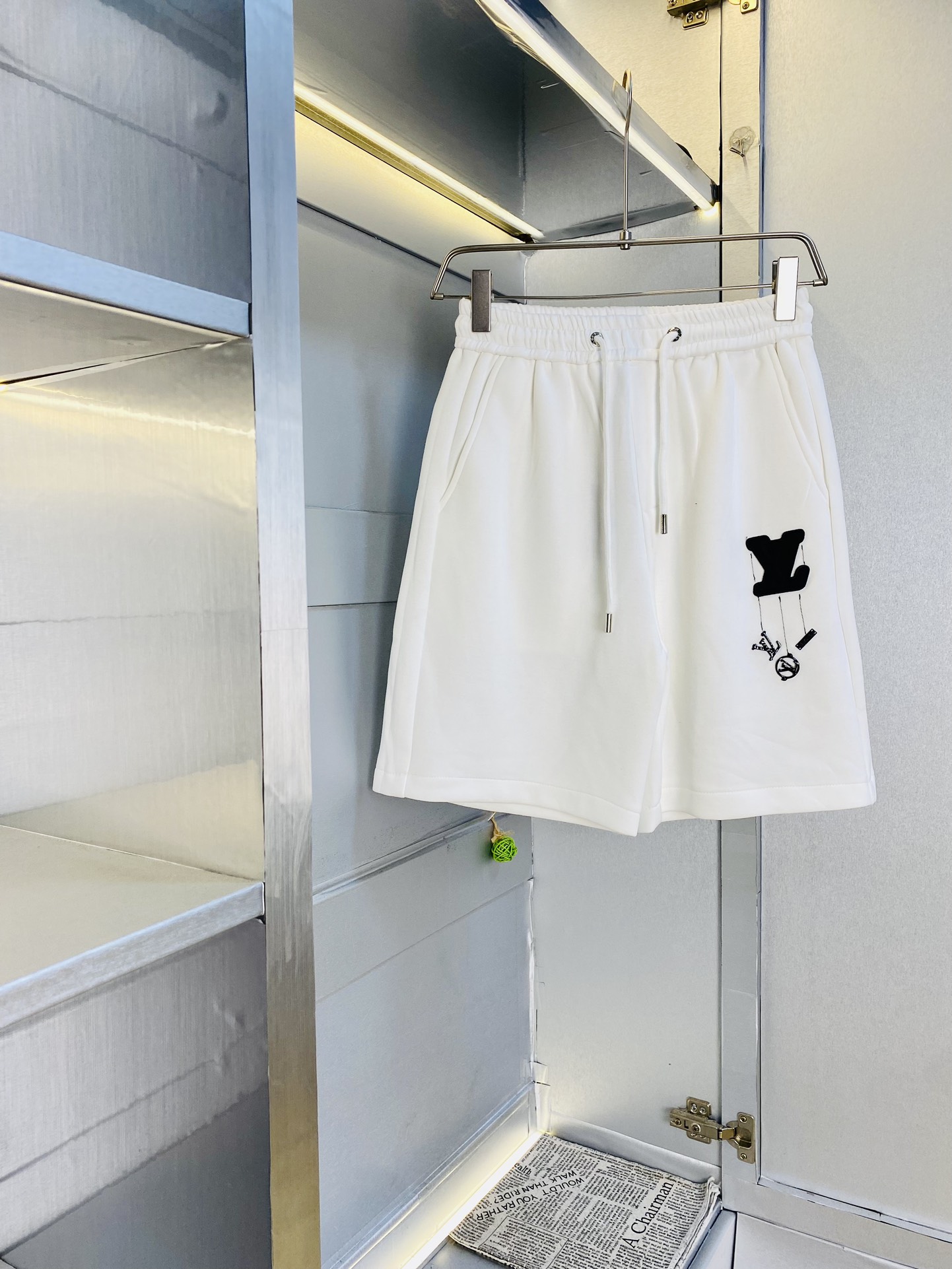 NO:510574,Couple style can wear 200 catties Louis Vuitton Lv is a big recommendation!  The latest version of the 2025 summer essential counter series shorts, beach pants, five-quarter pants, casual pants, high-end customized original hardware. The upper body effect is super positive, the leg lines are fully demonstrated. The imported quick-drying fabric is provided by all customers. The texture is tight and delicate, the upper body is very comfortable and stylish, and it is extremely practical and versatile, which is very worth buying!  Requested recommendations from old customers!  Number of codes: M-3XL, louis vuitton,louis vuitton, shorts,alexander wang19860909情侣款可穿200斤 路易威登Lv 重磅推荐！2025夏季必备专柜系列最新款短裤沙滩裤五分裤休闲裤高端订制原版五金 上身效果超正,腿部线条完全得到彰显,全客供进口速干面料 纹理 紧致细腻,上身非常舒适有型,而且极为实穿百搭,非常值得入手！老客户必收推荐！ 码数:M-3XL,,louis vuitton,louis vuitton,shorts,alexander wang,Men's clothing