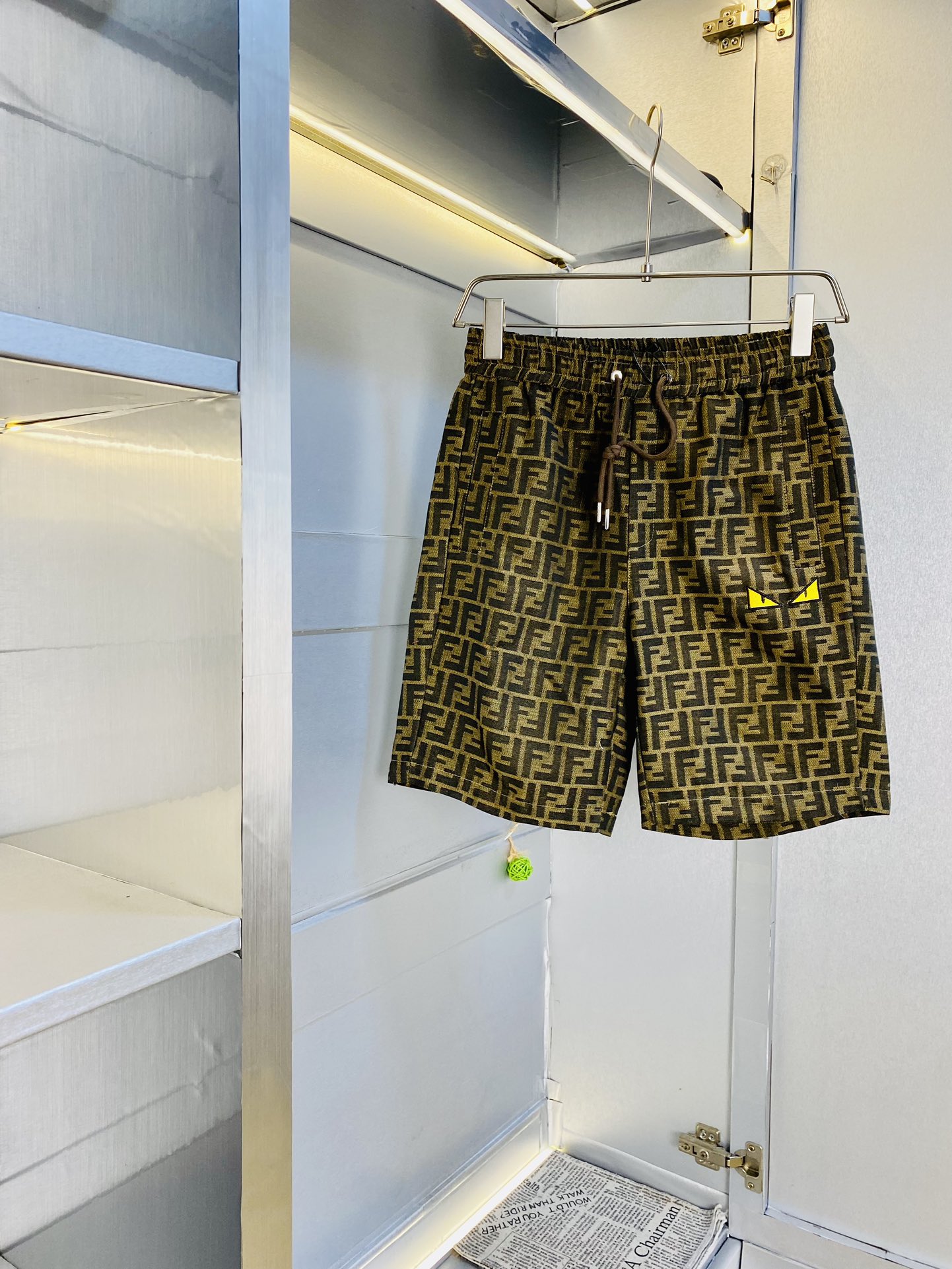 NO:454016,Couple styles can be worn 200 catties Fendi is a big recommendation!  The latest summer must-have counter series shorts, beach pants, five-quarter pants, casual pants, high-end customized original hardware. The upper body effect is super positive, the leg lines are fully demonstrated. The imported quick-drying fabric is provided by all customers. The texture is tight and delicate. The upper body is very comfortable and stylish, and it is extremely practical and versatile, which is very worth buying!  Requested recommendations from old customers!  Number of codes: M-3XL, fendi, fendi, shorts, alexander wang19860909情侣款可穿200斤 芬迪Fendi 重磅推荐！夏季必备专柜系列最新款短裤沙滩裤五分裤休闲裤高端订制原版五金 上身效果超正,腿部线条完全得到彰显,全客供进口速干面料 纹理 紧致细腻,上身非常舒适有型,而且极为实穿百搭,非常值得入手！老客户必收推荐！ 码数:M-3XL,,fendi,fendi,shorts,alexander wang,Men's clothing