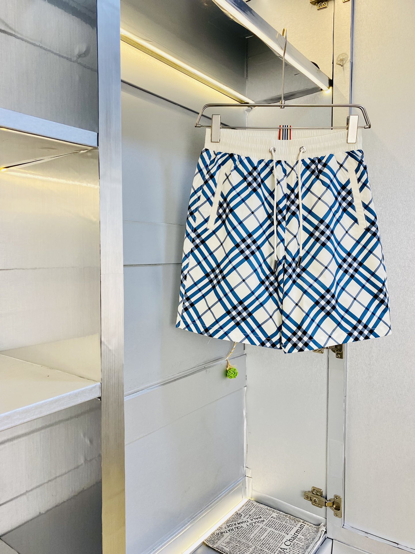 NO:509242,Couple style can be worn 200 catties. Burberry's heavy recommendation!  The latest version of the 2025 summer essential counter series shorts, beach pants, five-quarter pants, casual pants, quick-drying pants, high-end customized original hardware. The upper body effect is super positive, the leg lines are fully demonstrated. The imported quick-drying fabric is provided by all customers. The texture is tight and delicate, the upper body is very comfortable and stylish, and it is extremely practical and versatile, which is very worth buying!  Requested recommendations from old customers!  Number of codes: M-3XL, burberry, burberry, shorts, alexander wang19860909情侣款可穿200斤 巴宝莉Burberry 重磅推荐！2025夏季必备专柜系列最新款短裤沙滩裤五分裤休闲裤速干裤高端订制原版五金 上身效果超正,腿部线条完全得到彰显,全客供进口速干面料 纹理 紧致细腻,上身非常舒适有型,而且极为实穿百搭,非常值得入手！老客户必收推荐！ 码数:M-3XL,,burberry,burberry,shorts,alexander wang,Men's clothing