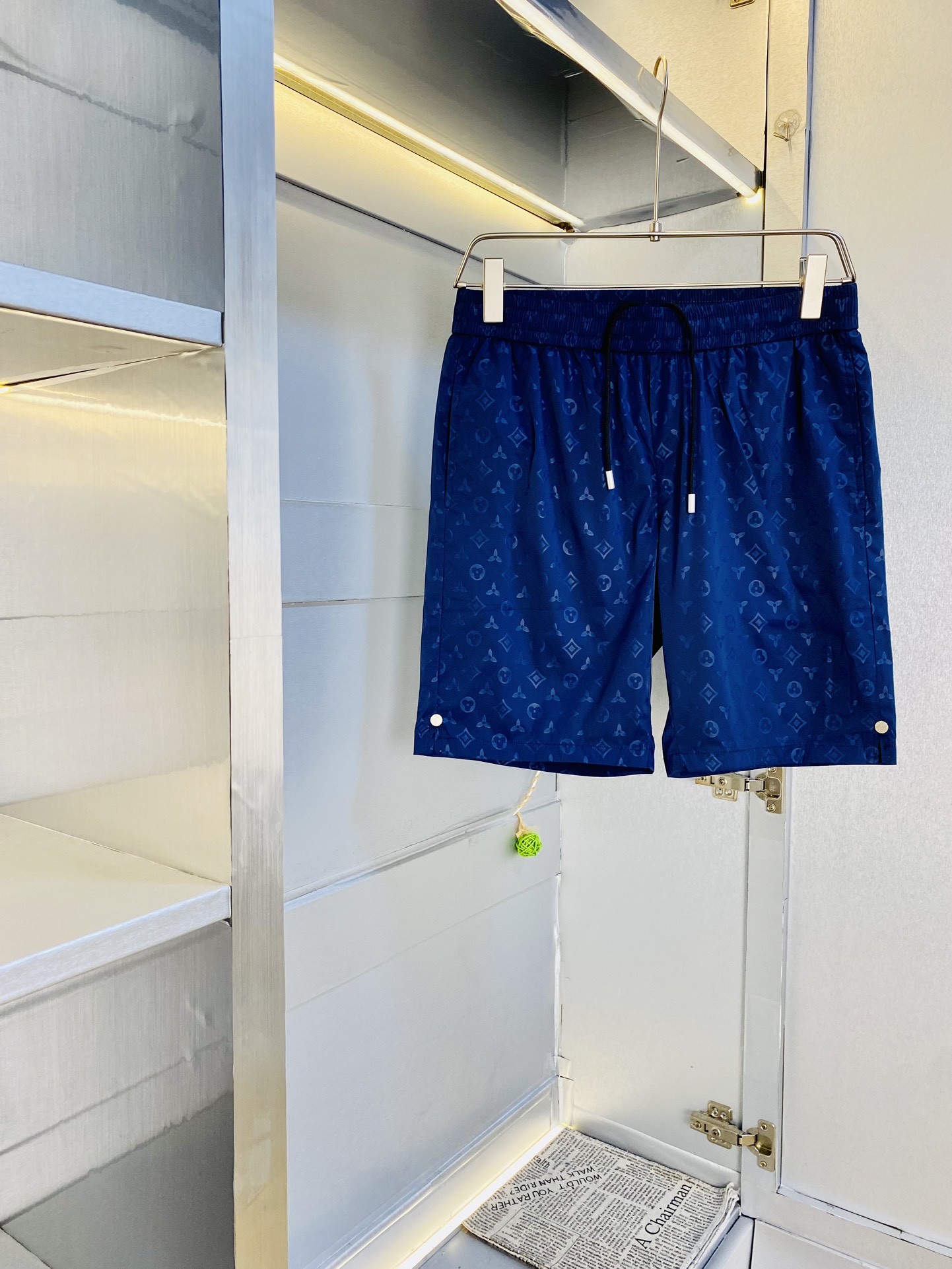 NO:508339,Couple style can be worn 220 catties. Louis Vuitton Lv is a big recommendation!  The latest summer must-have counter series shorts, beach pants, quick-drying pants, casual pants, high-end customized original hardware. The upper body effect is super positive, the leg lines are fully demonstrated. The imported quick-drying fabric is provided by all customers. The texture is tight and delicate, the upper body is very comfortable and stylish, and it is extremely practical and versatile, which is very worth buying!  Requested recommendations from old customers!  Number of codes: M-4XL, louis vuitton,louis vuitton, shorts,alexander wang19860909情侣款可穿220斤 路易威登Lv 重磅推荐！夏季必备专柜系列最新款短裤沙滩裤速干裤休闲裤高端订制原版五金 上身效果超正,腿部线条完全得到彰显,全客供进口速干面料 纹理 紧致细腻,上身非常舒适有型,而且极为实穿百搭,非常值得入手！老客户必收推荐！ 码数:M-4XL,,louis vuitton,louis vuitton,shorts,alexander wang,Men's clothing