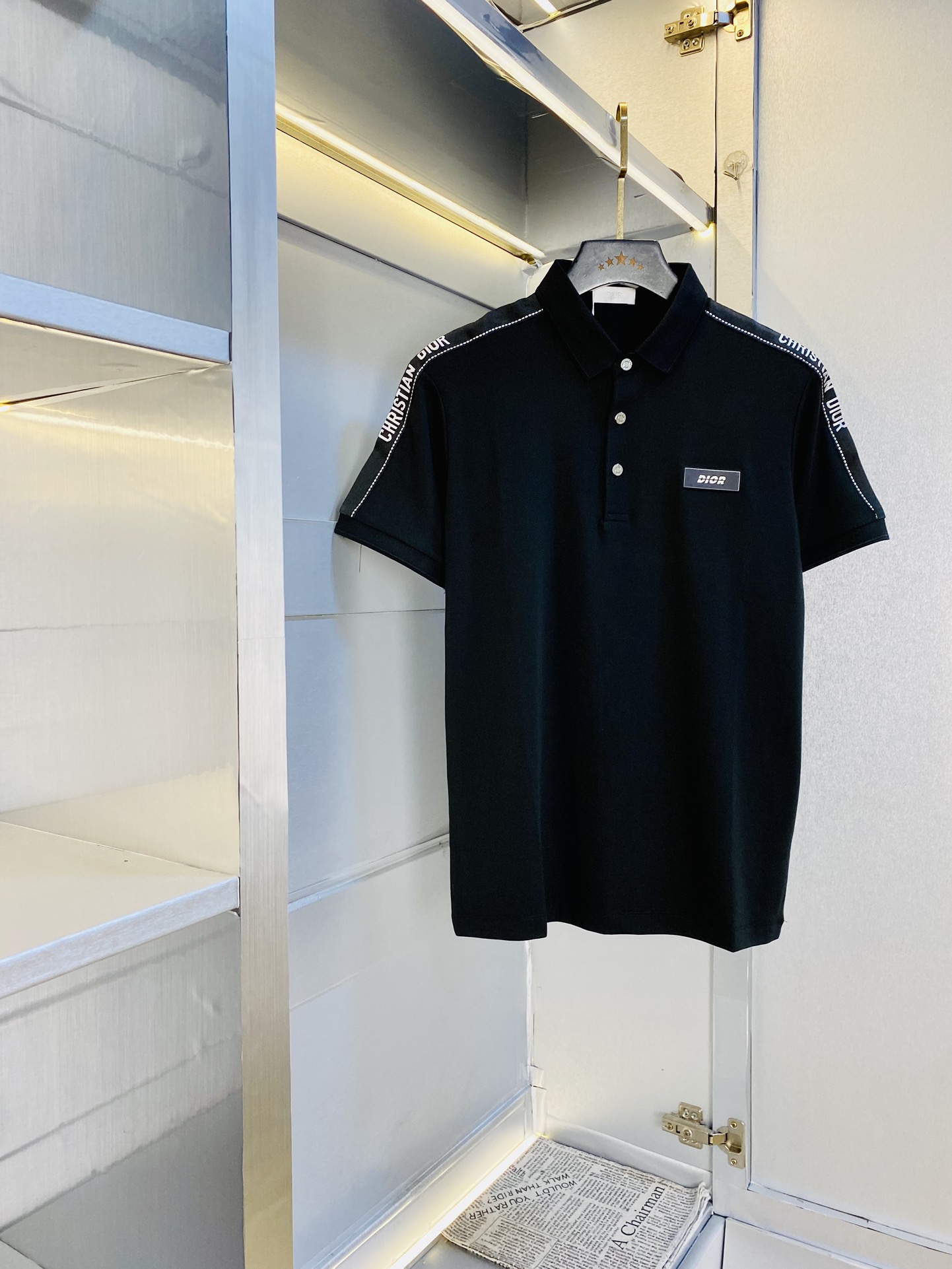 NO:510571,The original single product can wear 210 kilograms Dior Original single quality 2025 latest men's lapel short-sleeved T-shirt with high-end printed workmanship!  Selected counters to customize the top-grade double mercerized bead flooring fabric. All details are perfectly crafted and replicated 100% authentic. Original hardware, high-end customized auxiliary materials, original factory original standard, excellent upper body effect!  Code number M-4XL, dior,dior,T-shirt,tees,t-shirt,alexander wang19860909原单货可穿210斤 迪奥Dior 原单品质 2025最新款 男装翻领短袖T恤 高级印花做工！精选专柜订制顶级双丝光珠地棉进口面料 所有细节做工完美1比1复刻 还原正品百分百 原版五金 高端订制辅料 原厂原标 上身效果超赞！码数M-4XL,,dior,dior,T-shirt,tees，t-shirt,alexander wang,Men's clothing