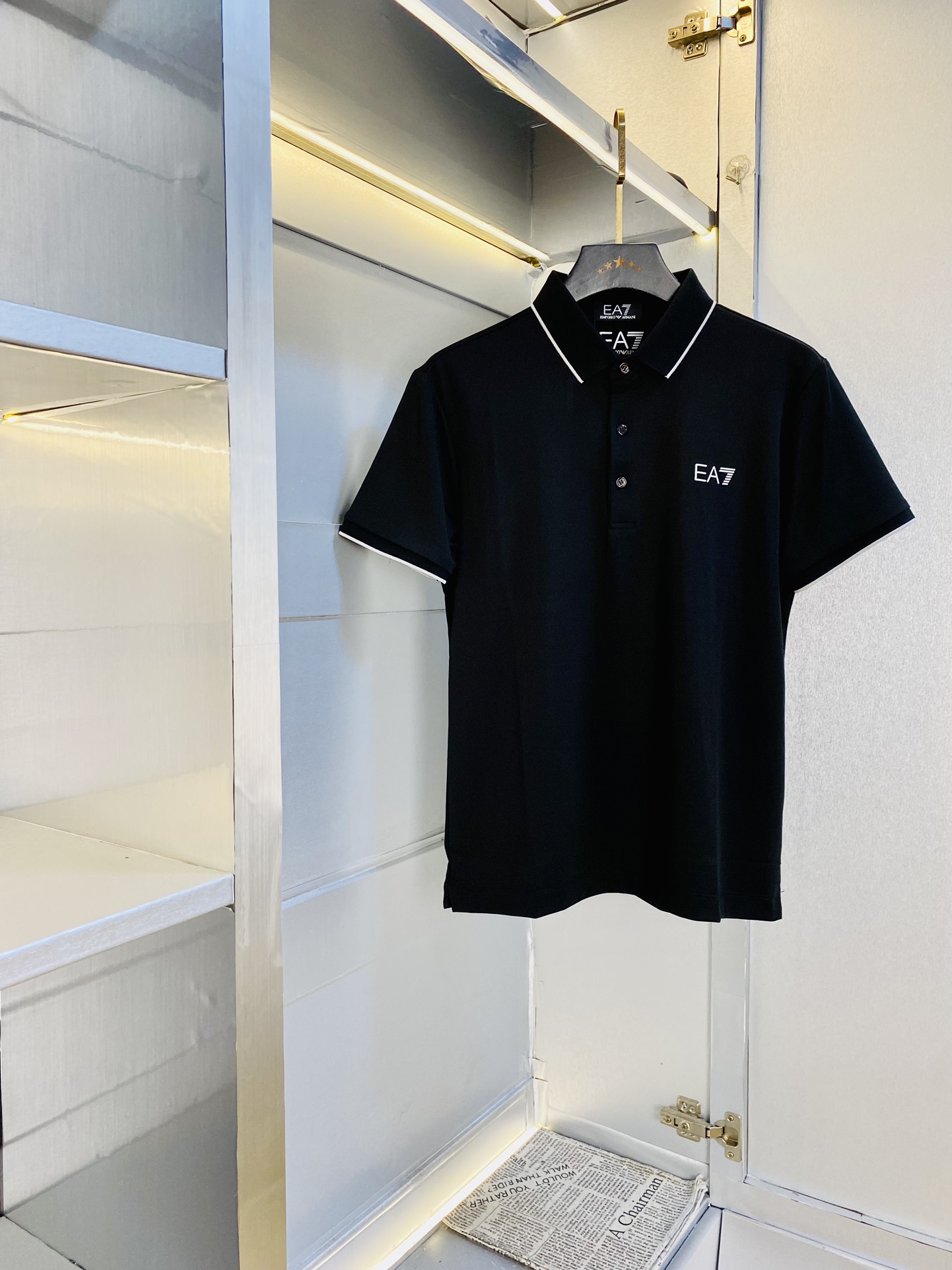 NO:513775,The original single product can wear 210 kilograms Armani original single quality 2025 latest men's lapel short-sleeved T-shirt with high-end printed workmanship!  Selected counters to customize the top-grade double mercerized bead flooring fabric. All details are perfectly crafted and replicated 100% authentic. Original hardware, high-end customized auxiliary materials, original factory original standard, excellent upper body effect!  Code number M-4XL, armani, armani, T-shirt, tees, t-shirt, alexander wang19860909原单货可穿210斤 阿玛尼Armani 原单品质 2025最新款 男装翻领短袖T恤 高级印花做工！精选专柜订制顶级双丝光珠地棉进口面料 所有细节做工完美1比1复刻 还原正品百分百 原版五金 高端订制辅料 原厂原标 上身效果超赞！码数M-4XL,,armani,armani,T-shirt,tees，t-shirt,alexander wang,Men's clothing