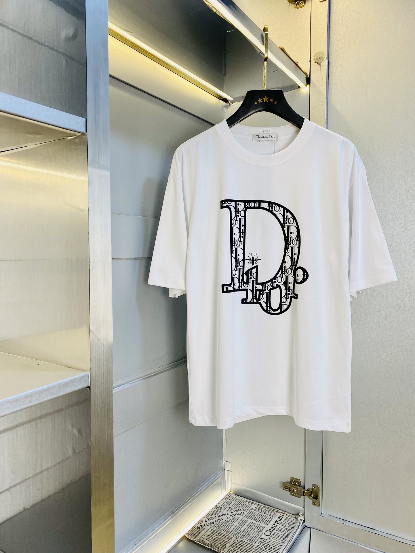 NO:513237,Wearable 210 catties Couple model Dior original single quality 2025 latest round neck short-sleeved T-shirt with high-end printed workmanship!  Selected counter custom-made pure cotton imported fabrics, all details are perfectly 1 to 1 replica, restore the authenticity 100% original hardware, high-end customized auxiliary materials, original factory original standard, excellent upper body effect!  S-XXL (175/130 catties wear S), dior,dior,t-shirt,tees,t-shirt,alexander wang19860909可穿210斤 情侣款 迪奥Dior 原单品质 2025最新款 圆领短袖T恤 高级印花做工！精选专柜订制纯棉进口面料 所有细节做工完美1比1复刻 还原正品百分百 原版五金 高端订制辅料 原厂原标 上身效果超赞！码数S-XXL（175/130斤穿S）,,dior,dior,T-shirt,tees，t-shirt,alexander wang,Men's clothing