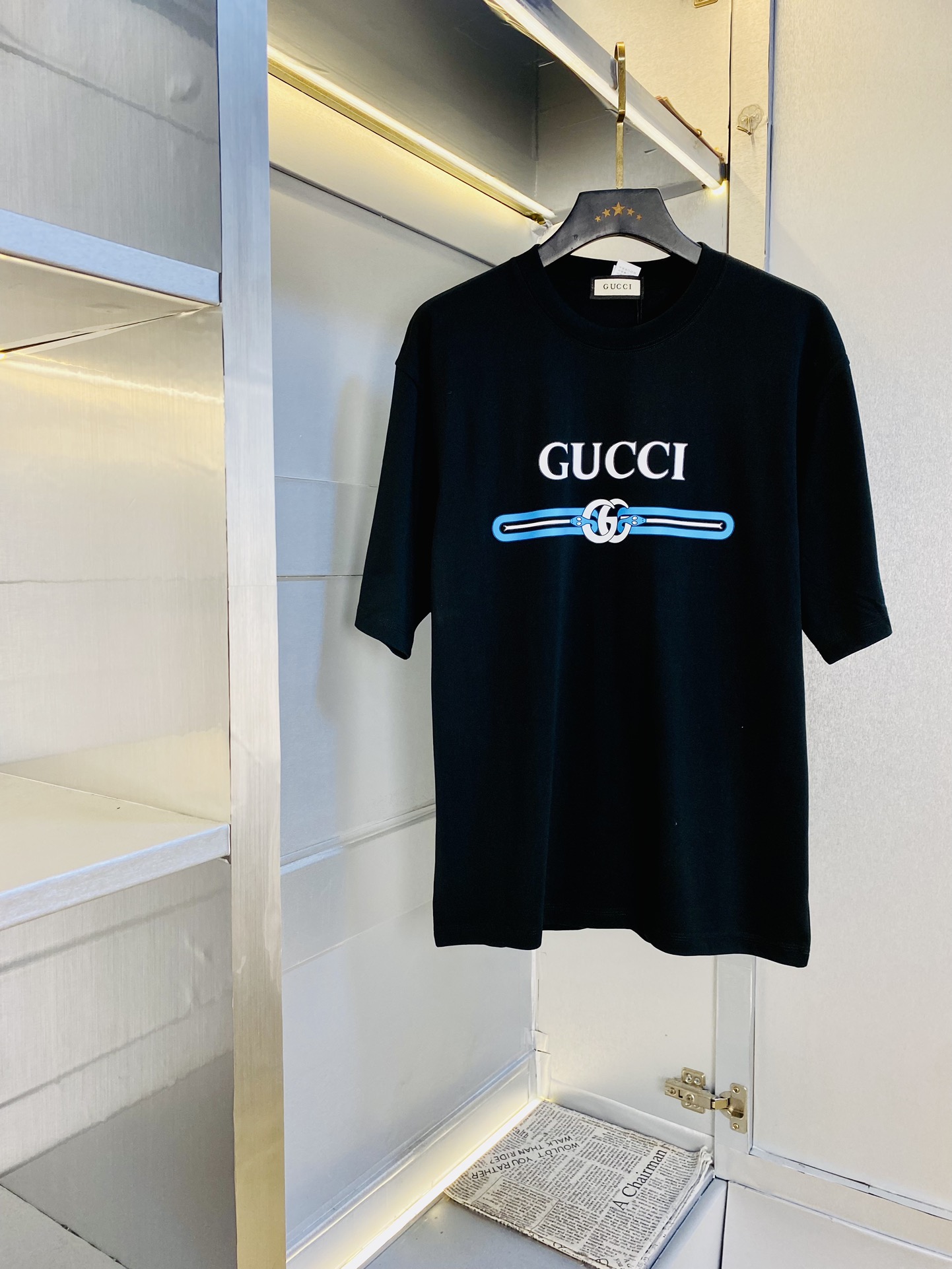 NO:513243,Wearable 210 catties Couple model Gucci Original quality 2025 latest round neck short-sleeved T-shirt with high-end printed workmanship!  Selected counter custom-made pure cotton imported fabrics, all details are perfectly 1 to 1 replica, restore the authenticity 100% original hardware, high-end customized auxiliary materials, original factory original standard, excellent upper body effect!  S-XXL (175/130 catties wear S), gucci, T-shirt, tees, t-shirt, alexander wang19860909可穿210斤 情侣款 古奇Gucci 原单品质 2025最新款 圆领短袖T恤 高级印花做工！精选专柜订制纯棉进口面料 所有细节做工完美1比1复刻 还原正品百分百 原版五金 高端订制辅料 原厂原标 上身效果超赞！码数S-XXL（175/130斤穿S）,,gucci,T-shirt,tees，t-shirt,alexander wang,Men's clothing