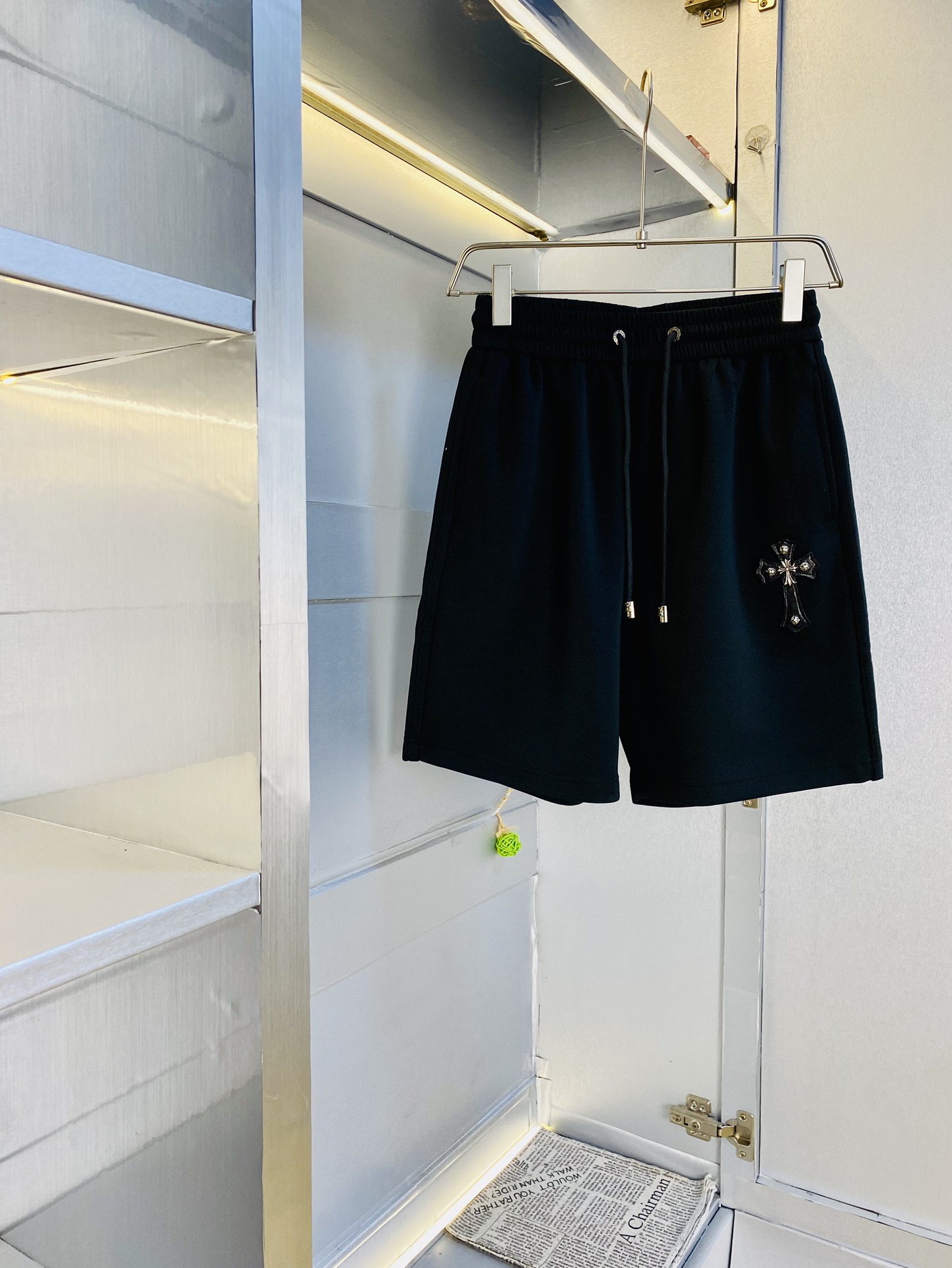 NO:497066,The gospel of the couple's fat man, pounds can be worn, Chrome Hearts is a big recommendation!  The latest summer must-have counter series shorts, beach pants, five-quarter pants, casual pants, high-end customized original hardware. The upper body effect is super positive, the leg lines are fully demonstrated. The imported quick-drying fabric is provided by all customers. The texture is tight and delicate. The upper body is very comfortable and stylish, and it is extremely practical and versatile, which is very worth buying!  Requested recommendations from old customers!  Number of codes: M-3XL, chrome hearts, chrome hearts, shorts, alexander wang19860909情侣款胖子福音 斤可穿 克罗心Chrome Hearts 重磅推荐！夏季必备专柜系列最新款短裤沙滩裤五分裤休闲裤高端订制原版五金 上身效果超正,腿部线条完全得到彰显,全客供进口速干面料 纹理 紧致细腻,上身非常舒适有型,而且极为实穿百搭,非常值得入手！老客户必收推荐！ 码数:M-3XL,,chrome hearts,chrome hearts,shorts,alexander wang,Men's clothing