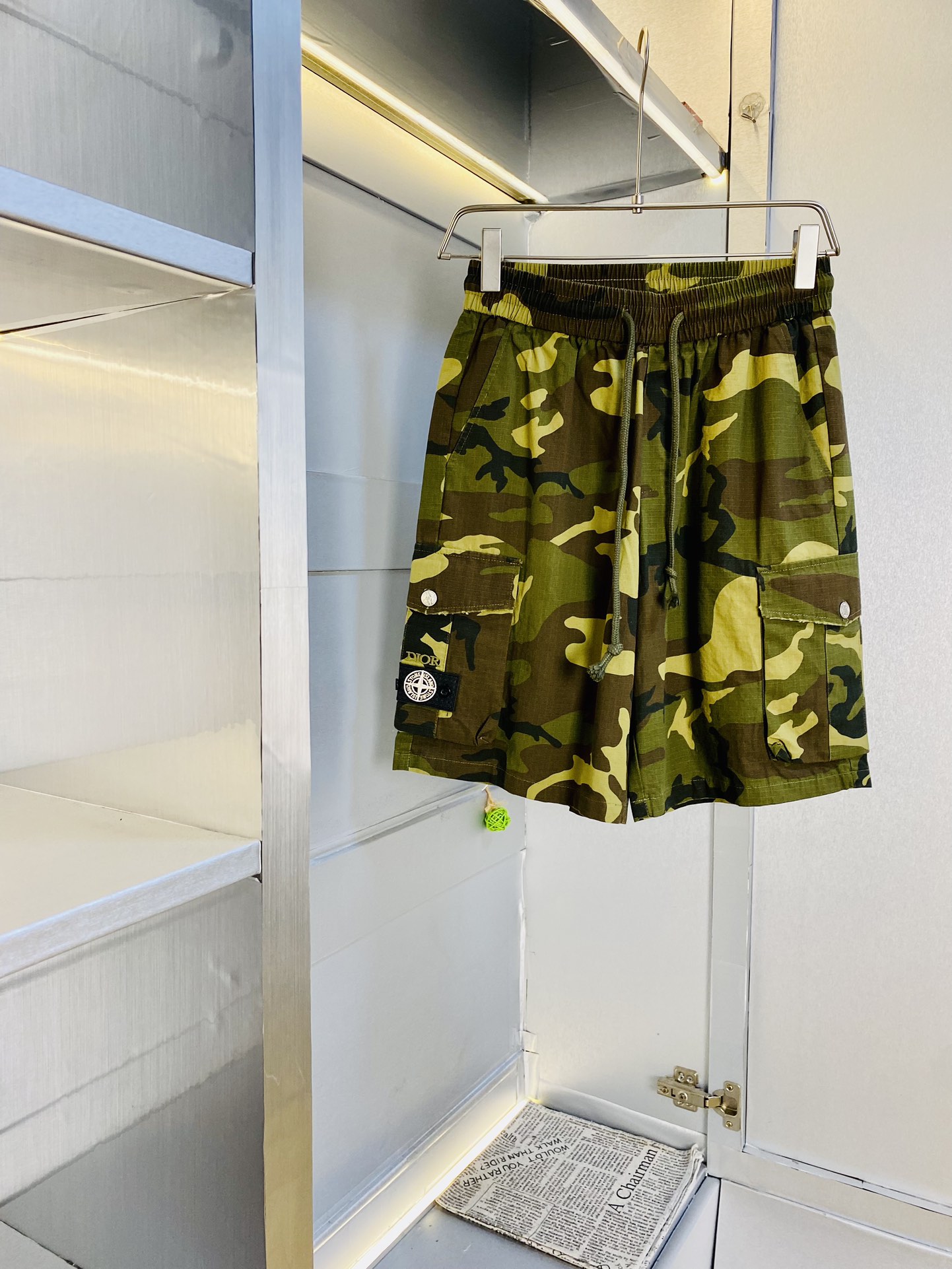 NO:160501,The gospel of Fatty Couple Model 200 pounds to wear Dior Dior is a big recommendation!  The latest version of the 2025 summer essential counter series shorts, beach pants, five-quarter pants, casual pants, high-end customized original hardware. The upper body effect is super positive, the leg lines are fully demonstrated. The imported quick-drying fabric is provided by all customers. The texture is tight and delicate, the upper body is very comfortable and stylish, and it is extremely practical and versatile, which is very worth buying!  Requested recommendations from old customers!  Code count: M-3XL, dior, dior, shorts, alexander wang19860909情侣款胖子福音 200斤可穿 迪奥Dior 重磅推荐！2025夏季必备专柜系列最新款短裤沙滩裤五分裤休闲裤高端订制原版五金 上身效果超正,腿部线条完全得到彰显,全客供进口速干面料 纹理 紧致细腻,上身非常舒适有型,而且极为实穿百搭,非常值得入手！老客户必收推荐！ 码数:M-3XL,,dior,dior,shorts,alexander wang,Men's clothing