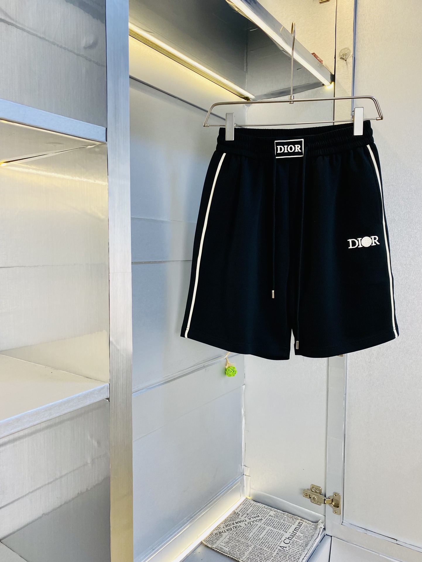 NO:497081,The gospel of the couple's fat man, pounds and wearable Dior, a heavy recommendation!  The latest summer must-have counter series shorts, beach pants, five-quarter pants, casual pants, high-end customized original hardware. The upper body effect is super positive, the leg lines are fully demonstrated. The imported quick-drying fabric is provided by all customers. The texture is tight and delicate. The upper body is very comfortable and stylish, and it is extremely practical and versatile, which is very worth buying!  Requested recommendations from old customers!  Code count: M-3XL, dior, dior, shorts, alexander wang19860909情侣款胖子福音 斤可穿 迪奥Dior 重磅推荐！夏季必备专柜系列最新款短裤沙滩裤五分裤休闲裤高端订制原版五金 上身效果超正,腿部线条完全得到彰显,全客供进口速干面料 纹理 紧致细腻,上身非常舒适有型,而且极为实穿百搭,非常值得入手！老客户必收推荐！ 码数:M-3XL,,dior,dior,shorts,alexander wang,Men's clothing