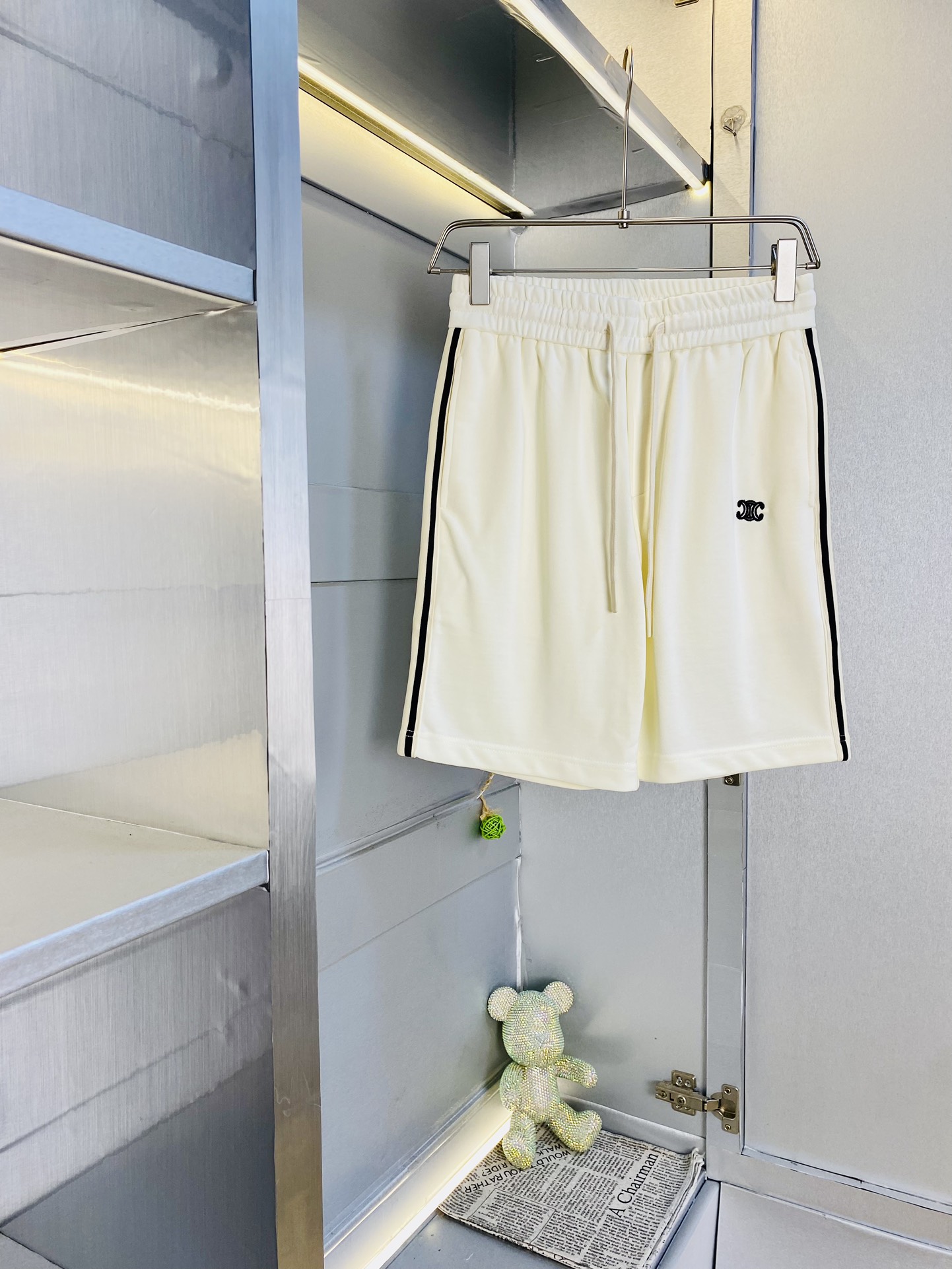 NO:420880,Gospel of Fatty Couple Style 220 pounds to wear Celine Celine is a big recommendation!  The latest version of the spring and summer essential counter series is shorts, beach pants, five-quarter pants, casual pants, high-end customized original hardware. The upper body has super positive effect and the leg lines are fully demonstrated. The imported quick-drying fabric is provided by all customers. The texture is tight and delicate. The upper body is very comfortable and stylish, and it is extremely practical and versatile, which is very worth buying!  Requested recommendations from old customers!  Number of codes: M-4XL, celine, celine, shorts, alexander wang19860909情侣款胖子福音 220斤可穿 赛琳Celine 重磅推荐！春夏必备专柜系列最新款短裤沙滩裤五分裤休闲裤高端订制原版五金 上身效果超正,腿部线条完全得到彰显,全客供进口速干面料 纹理 紧致细腻,上身非常舒适有型,而且极为实穿百搭,非常值得入手！老客户必收推荐！ 码数:M-4XL,,celine,celine,shorts,alexander wang,Men's clothing