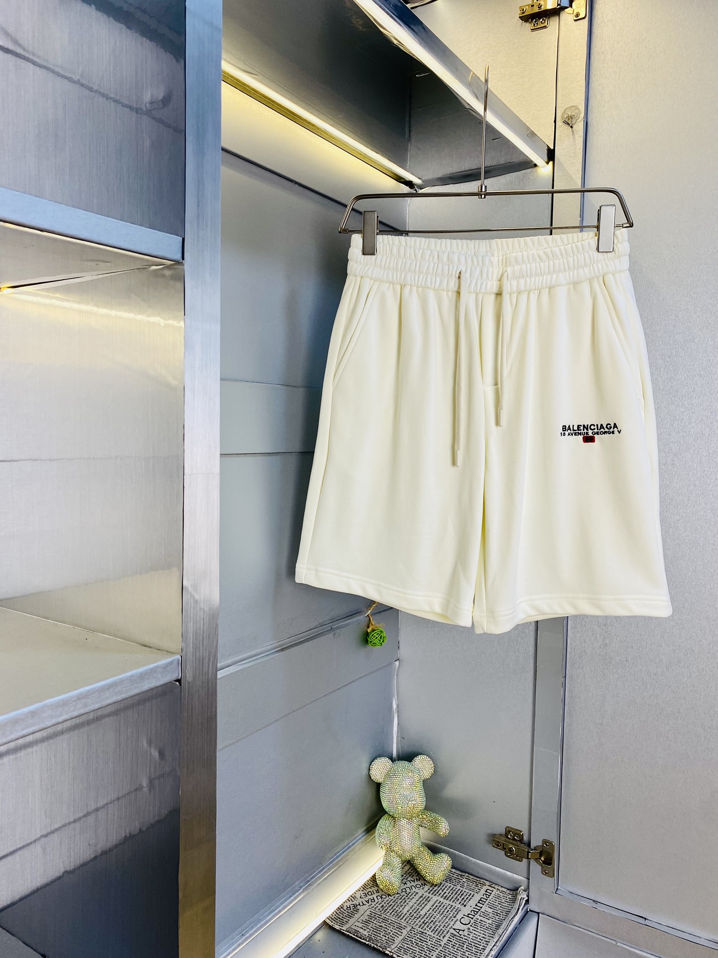 NO:420889,Gospel of Fatty Couple Style, 220 pounds to wear, Balenciaga, a big recommendation!  The latest version of the spring and summer essential counter series is shorts, beach pants, five-quarter pants, casual pants, high-end customized original hardware. The upper body has super positive effect and the leg lines are fully demonstrated. The imported quick-drying fabric is provided by all customers. The texture is tight and delicate. The upper body is very comfortable and stylish, and it is extremely practical and versatile, which is very worth buying!  Requested recommendations from old customers!  Number of codes: M-4XL, balenciaga, balenciaga, shorts, alexander wang19860909情侣款胖子福音 220斤可穿 巴黎世家Balenciaga 重磅推荐！春夏必备专柜系列最新款短裤沙滩裤五分裤休闲裤高端订制原版五金 上身效果超正,腿部线条完全得到彰显,全客供进口速干面料 纹理 紧致细腻,上身非常舒适有型,而且极为实穿百搭,非常值得入手！老客户必收推荐！ 码数:M-4XL,,balenciaga,balenciaga,shorts,alexander wang,Men's clothing