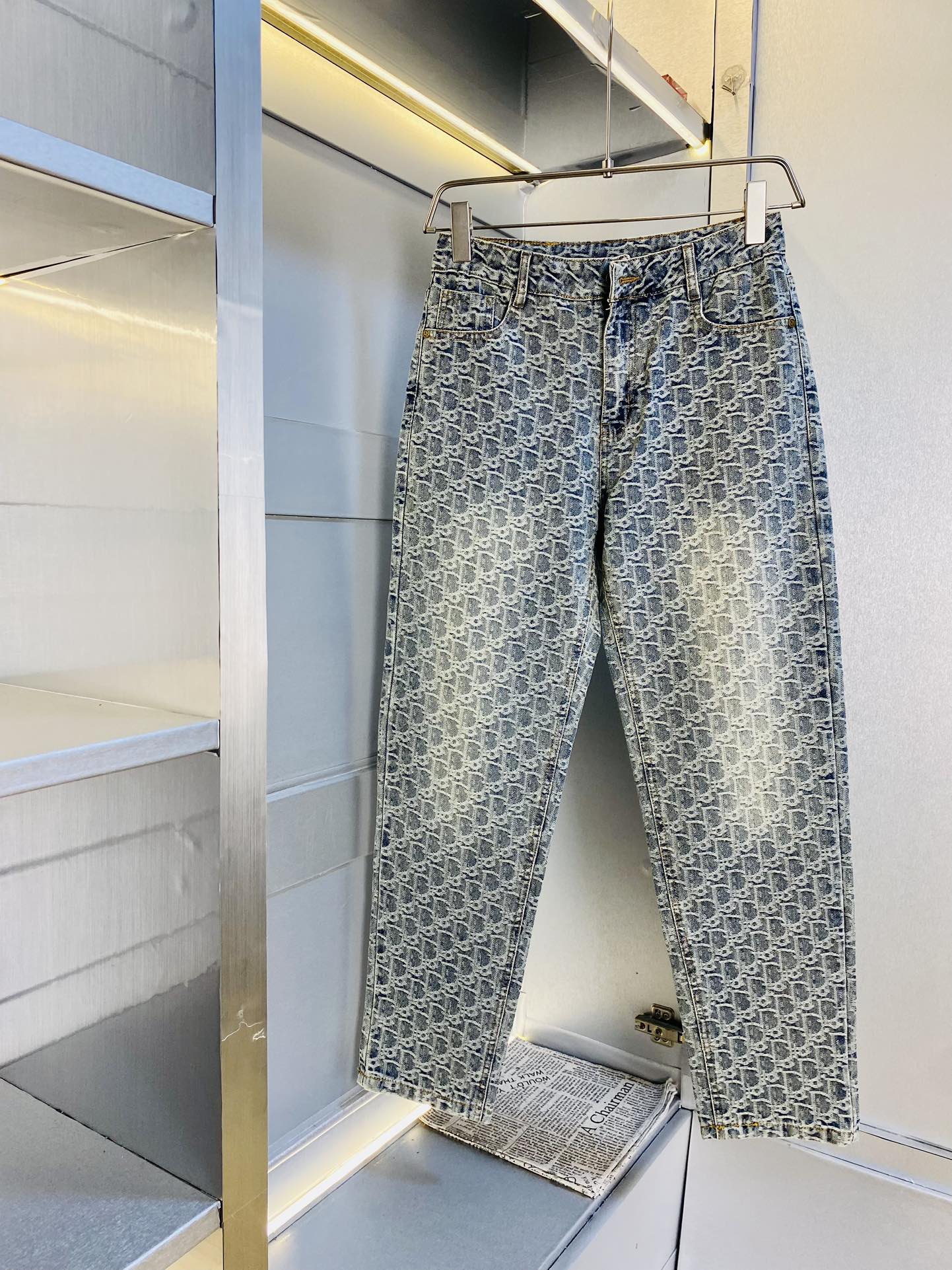 NO:469693,Original single product Dior new style is available for sale at the same time, fashionable casual pants straight jeans, imported original fabric, comfortable and breathable upper body, top craft hardware accessories. Very high-end, super straight style, fashionable and stylish upper body!  A must-have item in the closet!  Size 30-36, Dior, Dior, Jeans, Alexander wang19860909原单货 迪奥Dior 新款专柜同步有售,时尚休闲裤直筒牛仔裤,进口原版面料,上身舒适透气,顶级工艺五金配饰.档次极高,版型超正,上身时尚有型！衣橱必备单品！尺码30-36,,dior,dior,jeans,alexander wang,Men's clothing