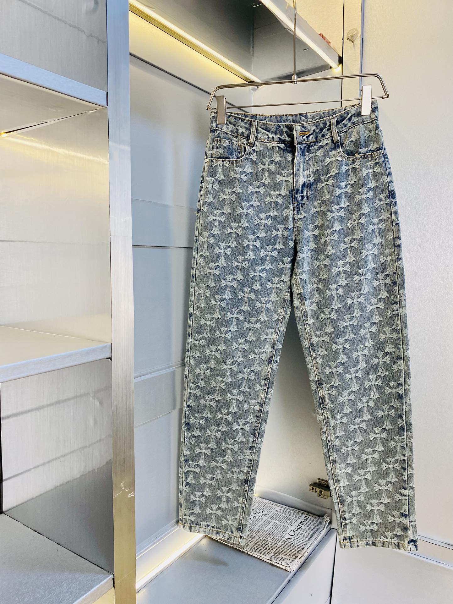 NO:424541,Original order Croxin Chrome Hearts new counters are available at the same time, fashionable casual pants straight jeans, imported original fabrics, comfortable and breathable upper body, top craft hardware accessories. Very high-end, super straight style, fashionable and stylish upper body!  A must-have item in the closet!  Size 30-36, Chrome hearts, Chrome hearts, jeans, alexander wang19860909原单货 克罗心Chrome Hearts 新款专柜同步有售,时尚休闲裤直筒牛仔裤,进口原版面料,上身舒适透气,顶级工艺五金配饰.档次极高,版型超正,上身时尚有型！衣橱必备单品！尺码30-36,,chrome hearts,chrome hearts,jeans,alexander wang,Men's clothing