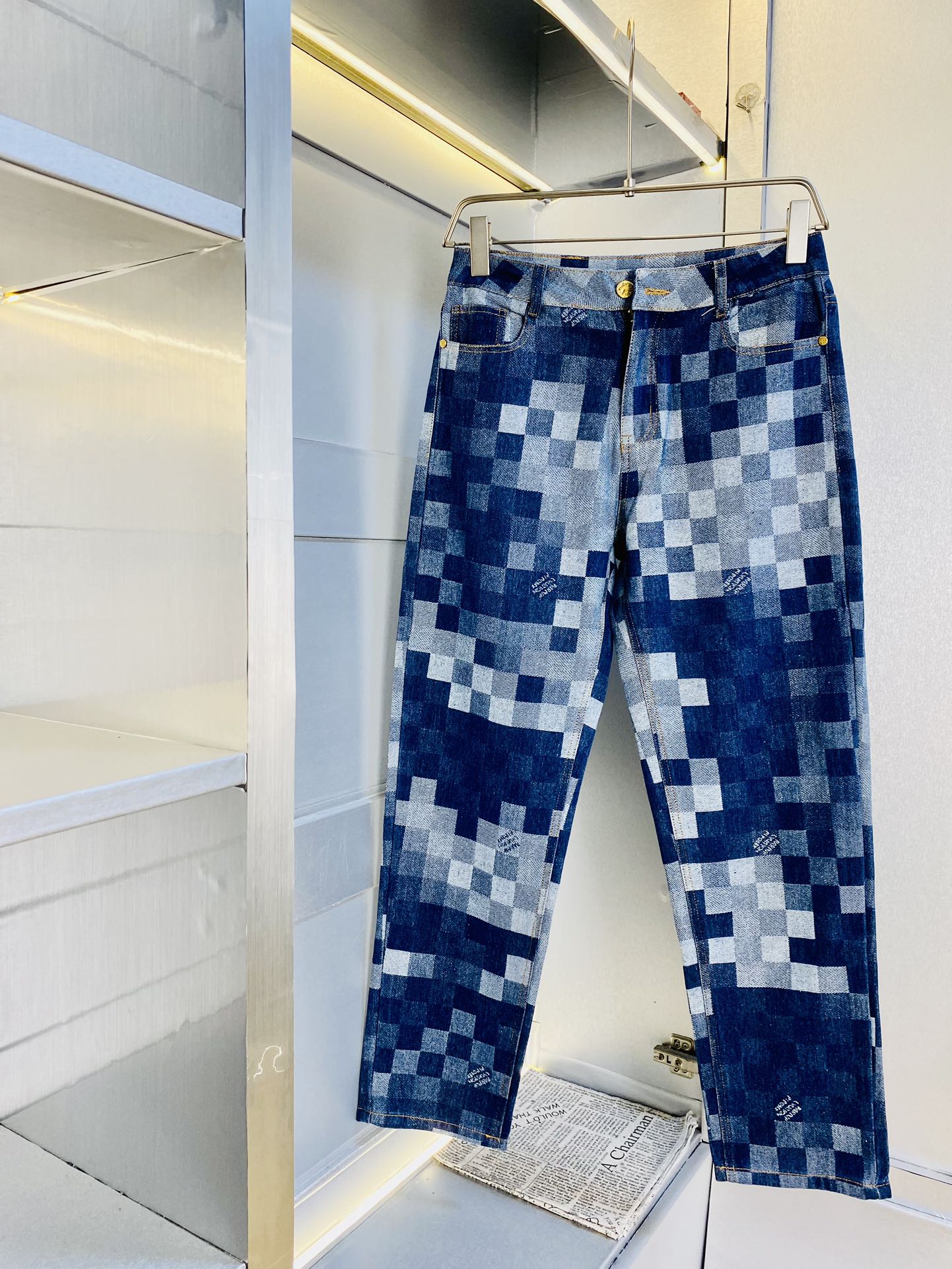 NO:469697,Original order Louis Vuitton Lv new counters are available at the same time, fashionable casual pants straight jeans, imported original fabrics, comfortable and breathable upper body, top craft hardware accessories. Very high-end, super straight style, fashionable and stylish upper body!  A must-have item in the closet!  Size 30-36, louis vuitton,louis vuitton,jeans,alexander wang19860909原单货 路易威登Lv 新款专柜同步有售,时尚休闲裤直筒牛仔裤,进口原版面料,上身舒适透气,顶级工艺五金配饰.档次极高,版型超正,上身时尚有型！衣橱必备单品！尺码30-36,,louis vuitton,louis vuitton,jeans,alexander wang,Men's clothing