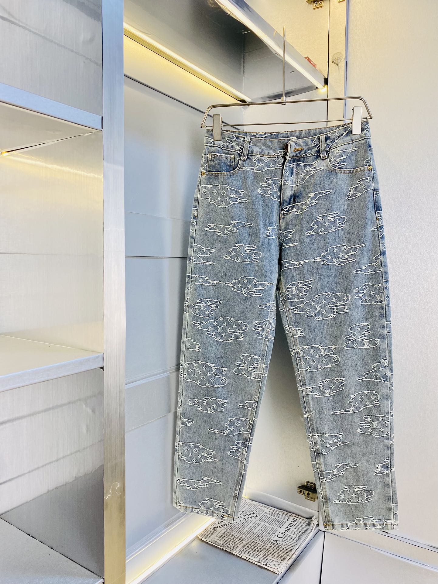 NO:462888,Original order Louis Vuitton Lv 2025 new counter is available at the same time, fashionable casual pants straight jeans, imported original fabric, comfortable and breathable upper body, top craft hardware accessories. Very high-end, super straight style, fashionable and stylish upper body!  A must-have item in the closet!  Size 30-36, louis vuitton,louis vuitton,jeans,alexander wang19860909原单货 路易威登Lv 2025新款专柜同步有售,时尚休闲裤直筒牛仔裤,进口原版面料,上身舒适透气,顶级工艺五金配饰.档次极高,版型超正,上身时尚有型！衣橱必备单品！尺码30-36,,louis vuitton,louis vuitton,jeans,alexander wang,Men's clothing