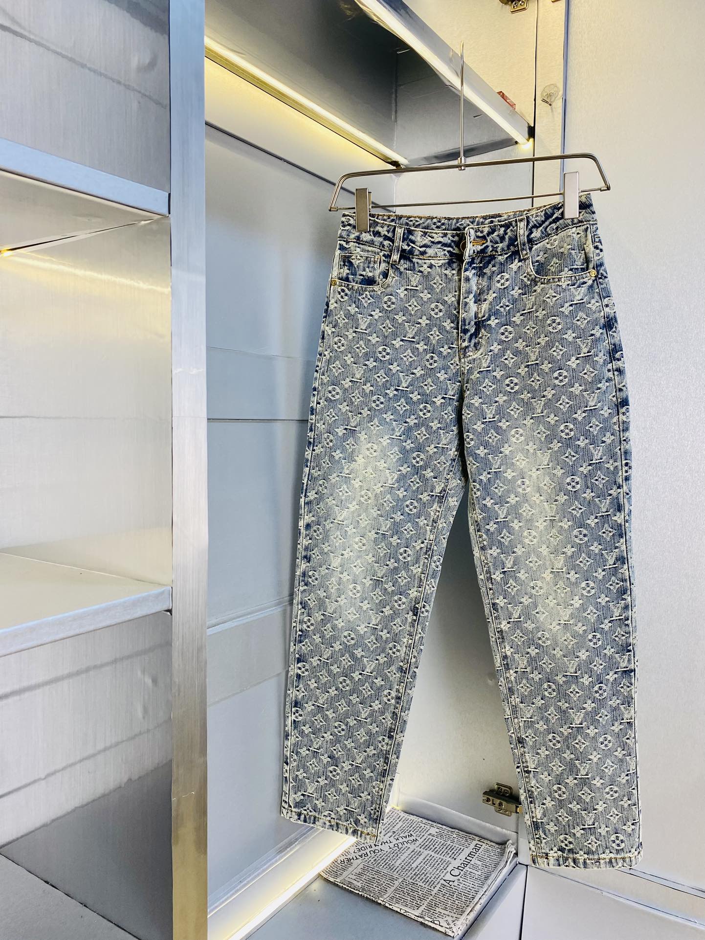 NO:469706,Original order Louis Vuitton Lv new counters are available at the same time, fashionable casual pants straight jeans, imported original fabrics, comfortable and breathable upper body, top craft hardware accessories. Very high-end, super straight style, fashionable and stylish upper body!  A must-have item in the closet!  Size 30-36, louis vuitton,louis vuitton,jeans,alexander wang19860909原单货 路易威登Lv 新款专柜同步有售,时尚休闲裤直筒牛仔裤,进口原版面料,上身舒适透气,顶级工艺五金配饰.档次极高,版型超正,上身时尚有型！衣橱必备单品！尺码30-36,,louis vuitton,louis vuitton,jeans,alexander wang,Men's clothing