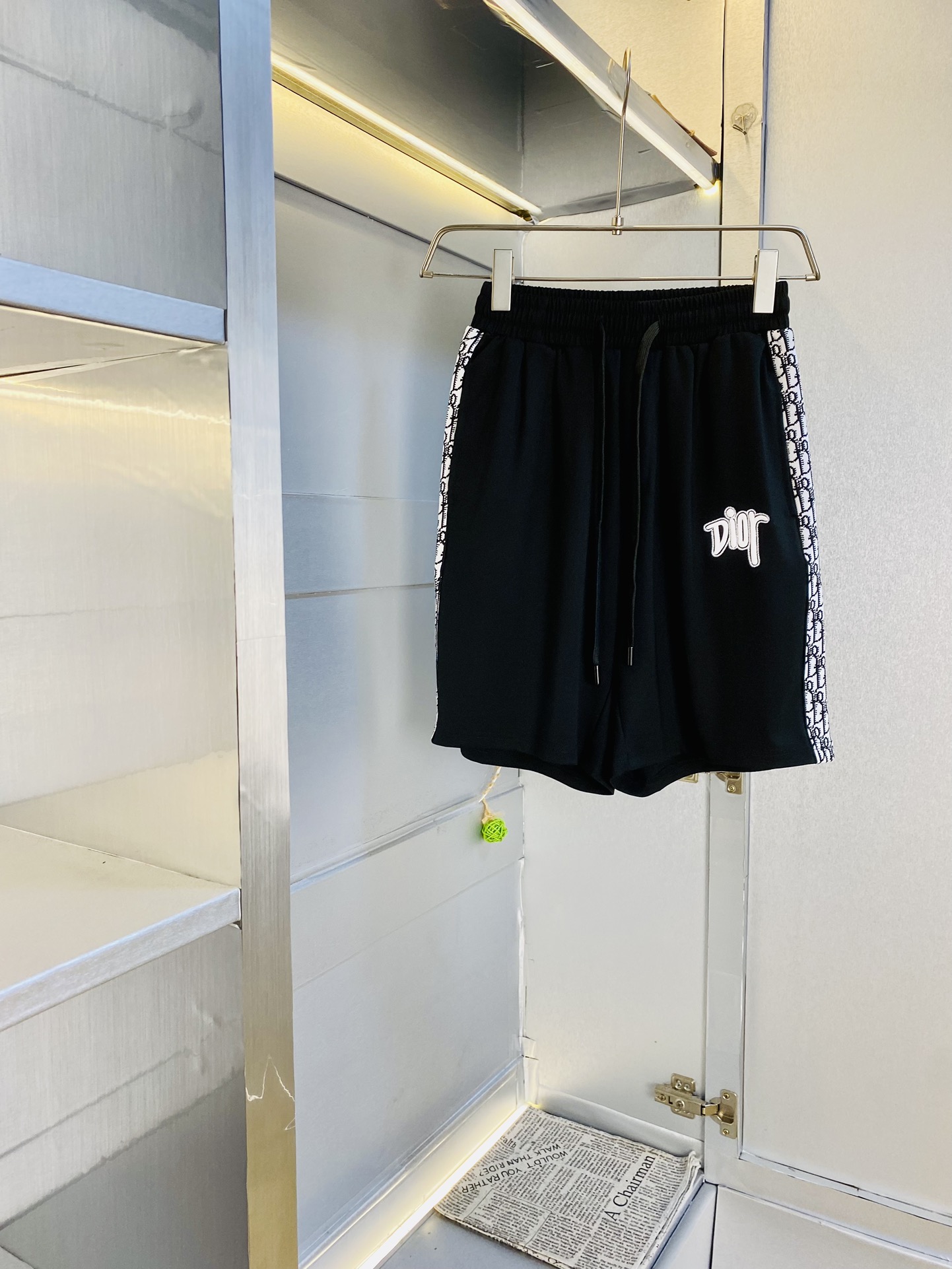 NO:449387,The gospel of Fatty Couple Style 220 pounds to wear Dior Dior is a big recommendation!  The latest version of the 2025 summer essential counter series, shorts, beach pants, five-quarter pants, casual pants, high-end customized original hardware, the upper body effect is super positive, the leg lines are fully demonstrated, and the imported quick-drying fabric is provided by all customers. The texture is tight and delicate, the upper body is very comfortable and stylish, and it is extremely practical and versatile, which is very worth buying!  Requested recommendations from old customers!  Number of codes: M-4XL, dior, dior, shorts, alexander wang19860909情侣款胖子福音 220斤可穿 迪奥Dior 重磅推荐！2025夏季夏款必备专柜系列最新款短裤沙滩裤五分裤休闲裤高端订制原版五金 上身效果超正,腿部线条完全得到彰显,全客供进口速干面料 纹理 紧致细腻,上身非常舒适有型,而且极为实穿百搭,非常值得入手！老客户必收推荐！ 码数:M-4XL,,dior,dior,shorts,alexander wang,Men's clothing