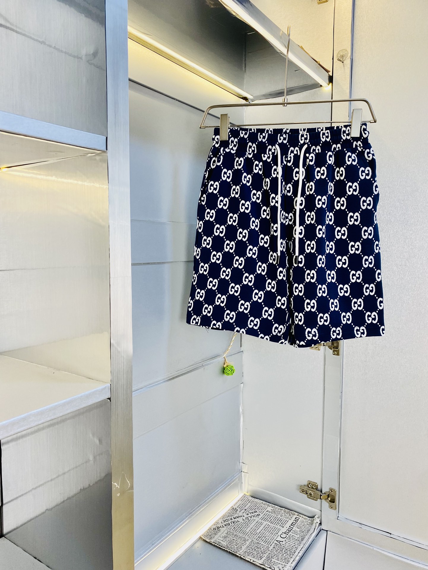 NO:454048,Gospel of Fatty Couple Style, 220 pounds to wear, Gucci, a big recommendation!  The latest summer essential counter series of shorts, beach pants, five-quarter pants, casual pants, high-end customized original hardware. The upper body effect is super positive, the leg lines are fully demonstrated. The imported quick-drying fabric is provided by all customers. The texture is tight and delicate. The upper body is very comfortable and stylish, and it is extremely practical and versatile, which is very worth buying!  Requested recommendations from old customers!  Code count: M-4XL, gucci, shorts, alexander wang19860909情侣款胖子福音 220斤可穿 古奇Gucci 重磅推荐！夏季夏款必备专柜系列最新款短裤沙滩裤五分裤休闲裤高端订制原版五金 上身效果超正,腿部线条完全得到彰显,全客供进口速干面料 纹理 紧致细腻,上身非常舒适有型,而且极为实穿百搭,非常值得入手！老客户必收推荐！ 码数:M-4XL,,gucci,shorts,alexander wang,Men's clothing