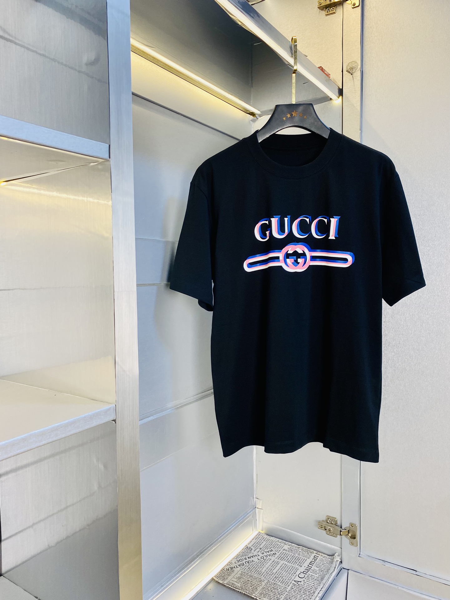 NO:513744,Wear 210 kilograms original order!  Fatty Gospel Gucci Couple Clothing Gucci Original Quality 2025 Latest Short-sleeved T-shirt Five-quarter Sleeve Middle Sleeve Selected counter custom-made top-grade cotton imported fabric with original wash mark!  Complete three standards, all the details are perfectly 1-to-1 reproduction, restore the authenticity 100% original hardware, high-end customized auxiliary materials, original factory original standards, excellent upper body effect!  M-3XL (175/130 catties M), gucci, T-shirt, tees, t-shirt, alexander wang19860909穿210斤 原单货！胖子福音 情侣装古奇Gucci 原单品质 2025最新款 短袖T恤 五分袖中袖 精选专柜订制顶级纯棉进口面料 带原版洗水唛！三标齐全 所有细节做工完美1比1复刻 还原正品百分百 原版五金 高端订制辅料 原厂原标 上身效果超赞！码数偏大M-3XL(175/130斤穿M),,gucci,T-shirt,tees，t-shirt,alexander wang,Men's clothing