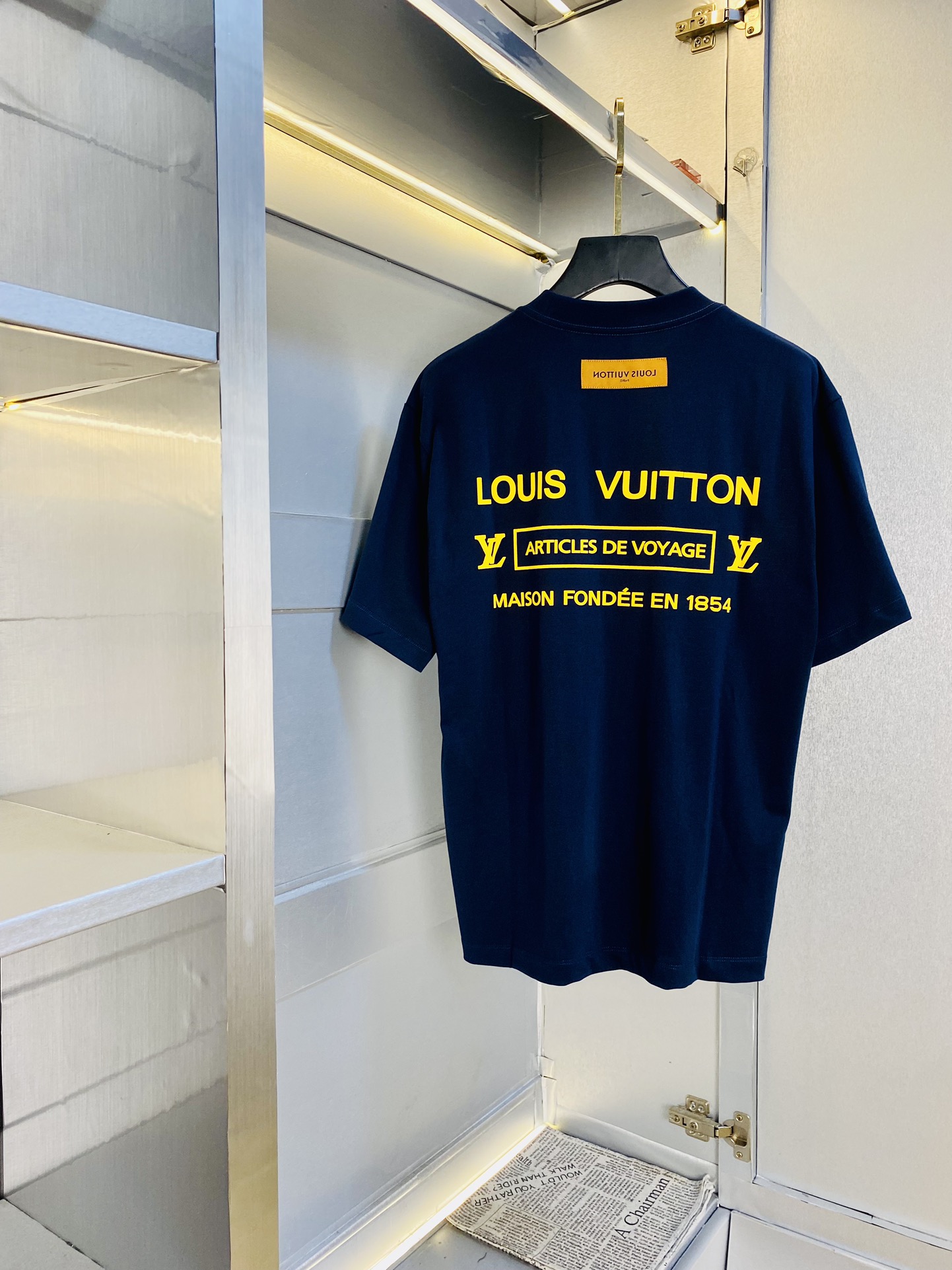 NO:513748,Wear 210 kilograms original order!  Fat man's gossip, couple outfit Louis Vuitton Lv original single quality 2025 latest short-sleeved T-shirt, five-point mid-sleeved, selected counter customized top-grade cotton imported fabric with original wash mark!  Complete three standards, all the details are perfectly 1-to-1 reproduction, restore the authenticity 100% original hardware, high-end customized auxiliary materials, original factory original standards, excellent upper body effect!  M-3XL (175/130 catties M), louis vuitton,louis vuitton,t-shirt,tees,t-shirt,alexander wang19860909穿210斤 原单货！胖子福音 情侣装路易威登Lv 原单品质 2025最新款 短袖T恤 五分袖中袖 精选专柜订制顶级纯棉进口面料 带原版洗水唛！三标齐全 所有细节做工完美1比1复刻 还原正品百分百 原版五金 高端订制辅料 原厂原标 上身效果超赞！码数偏大M-3XL(175/130斤穿M),,louis vuitton,louis vuitton,T-shirt,tees，t-shirt,alexander wang,Men's clothing