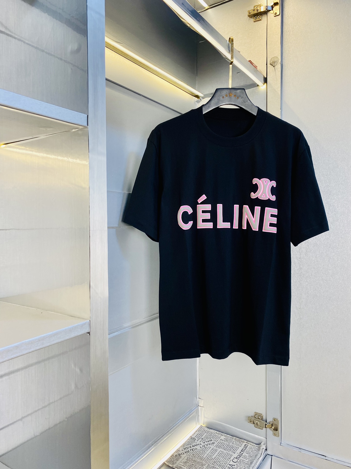 NO:161665,Wear 210 kilograms original order!  Fatty Gospel Couple Outfit Celine Original Quality 2025 Latest Short Sleeve T-shirt Five-quarter Sleeve Middle Sleeve Selected counter Customized top-grade cotton imported fabric with original wash mark!  Complete three standards, all the details are perfectly 1-to-1 reproduction, restore the authenticity 100% original hardware, high-end customized auxiliary materials, original factory original standards, excellent upper body effect!  M-3XL (175/130 catties M), celine, celine, T-shirt, tees, t-shirt, alexander wang19860909穿210斤 原单货！胖子福音 情侣装赛琳Celine 原单品质 2025最新款 短袖T恤 五分袖中袖 精选专柜订制顶级纯棉进口面料 带原版洗水唛！三标齐全 所有细节做工完美1比1复刻 还原正品百分百 原版五金 高端订制辅料 原厂原标 上身效果超赞！码数偏大M-3XL(175/130斤穿M),,celine,celine,T-shirt,tees，t-shirt,alexander wang,Men's clothing