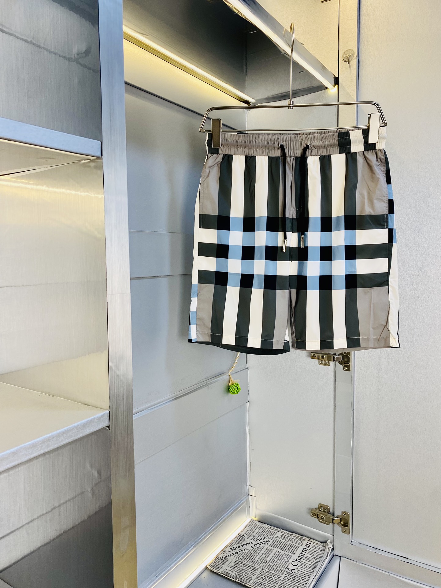 NO:161672,Wearable 220 catties Couple model Burberry Burberry Original quality Latest model Quick-dry shorts Quick-dry pants Beach pants Elastic pants Sport pants High-end workmanship!  Selected counter custom imported fabrics, all details are perfectly 1-to-1 reproduction, restore the authenticity 100% original hardware, high-end customized auxiliary materials, original factory original standard, excellent upper body effect!  Code number M-4XL, burberry, burberry, shorts, alexander wang19860909可穿220斤 情侣款 巴宝莉Burberry 原单品质 最新款 速干短裤速干裤沙滩裤松紧裤运动裤高级做工！精选专柜订制进口面料 所有细节做工完美1比1复刻 还原正品百分百 原版五金 高端订制辅料 原厂原标 上身效果超赞！码数M-4XL,,burberry,burberry,shorts,alexander wang,Men's clothing